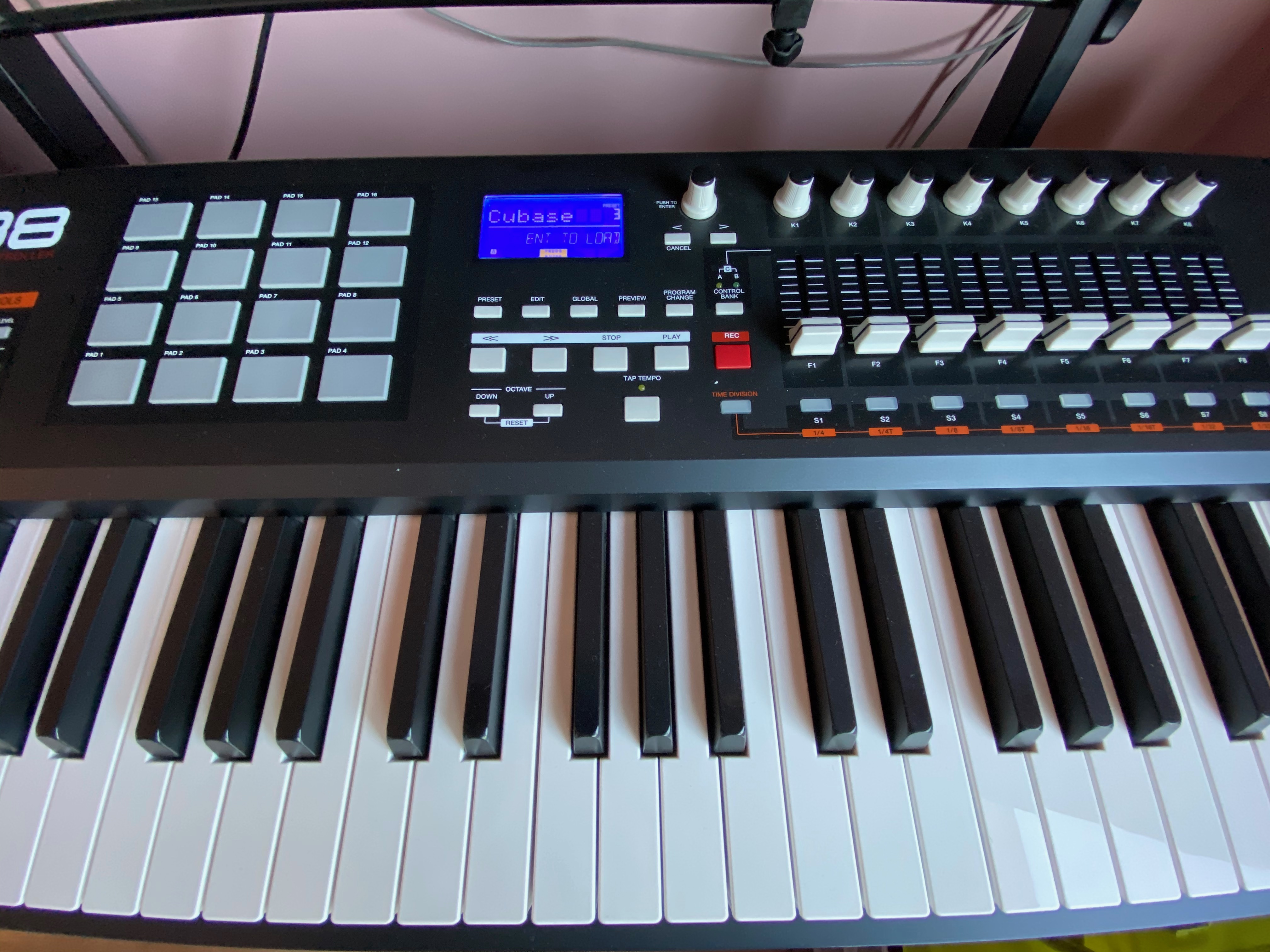MPK88 Akai Professional MPK88 Audiofanzine