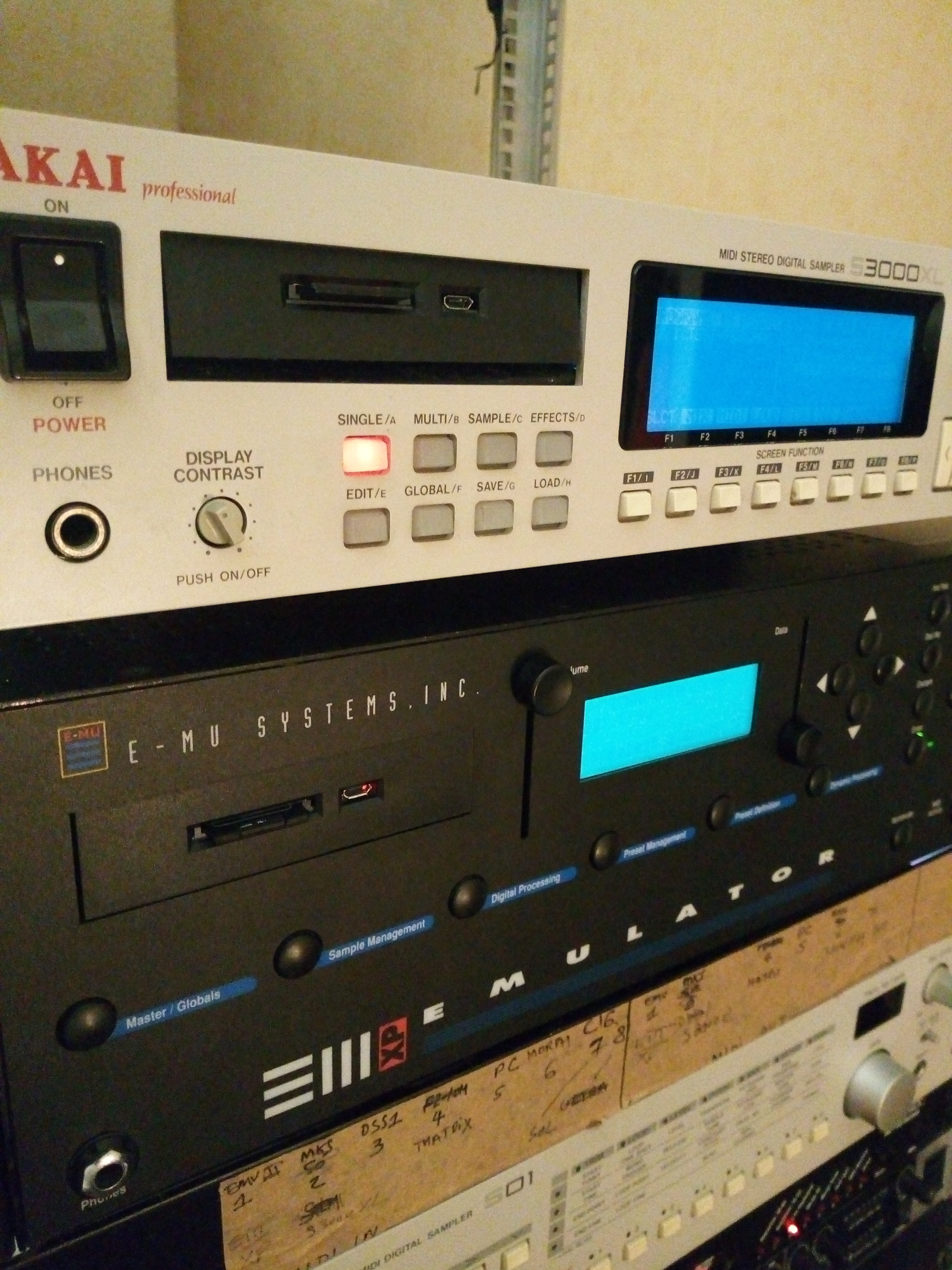 AKAI S3000XL+inforsante.fr