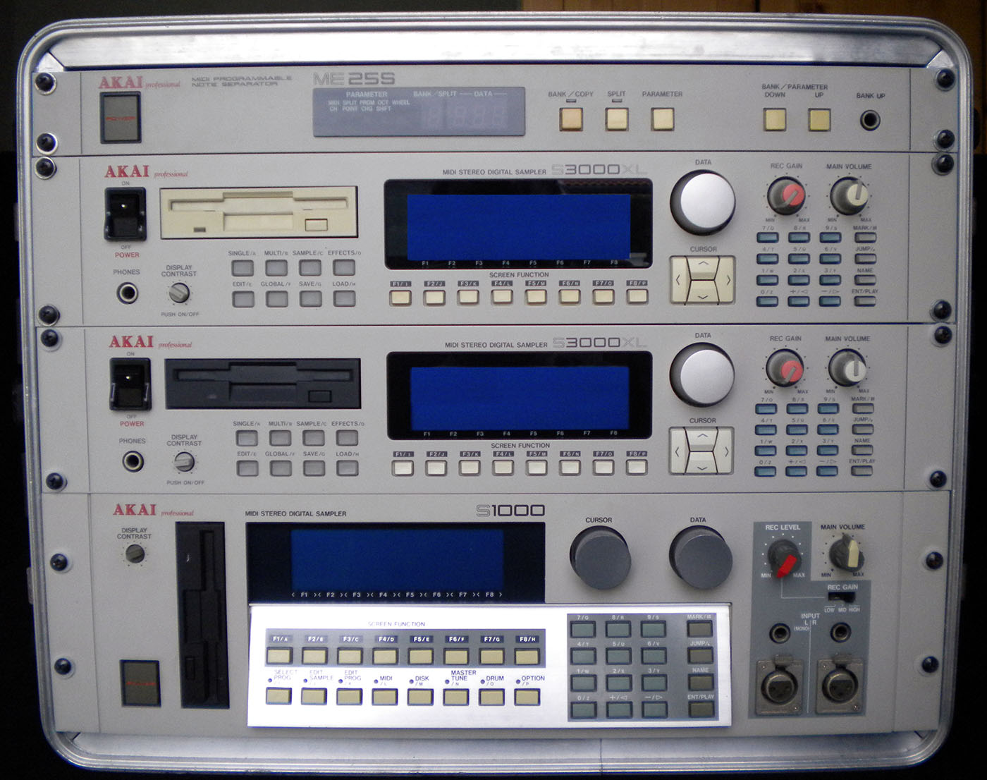 Photo Akai S1000 Akai S1000 (18866) (831549) Audiofanzine