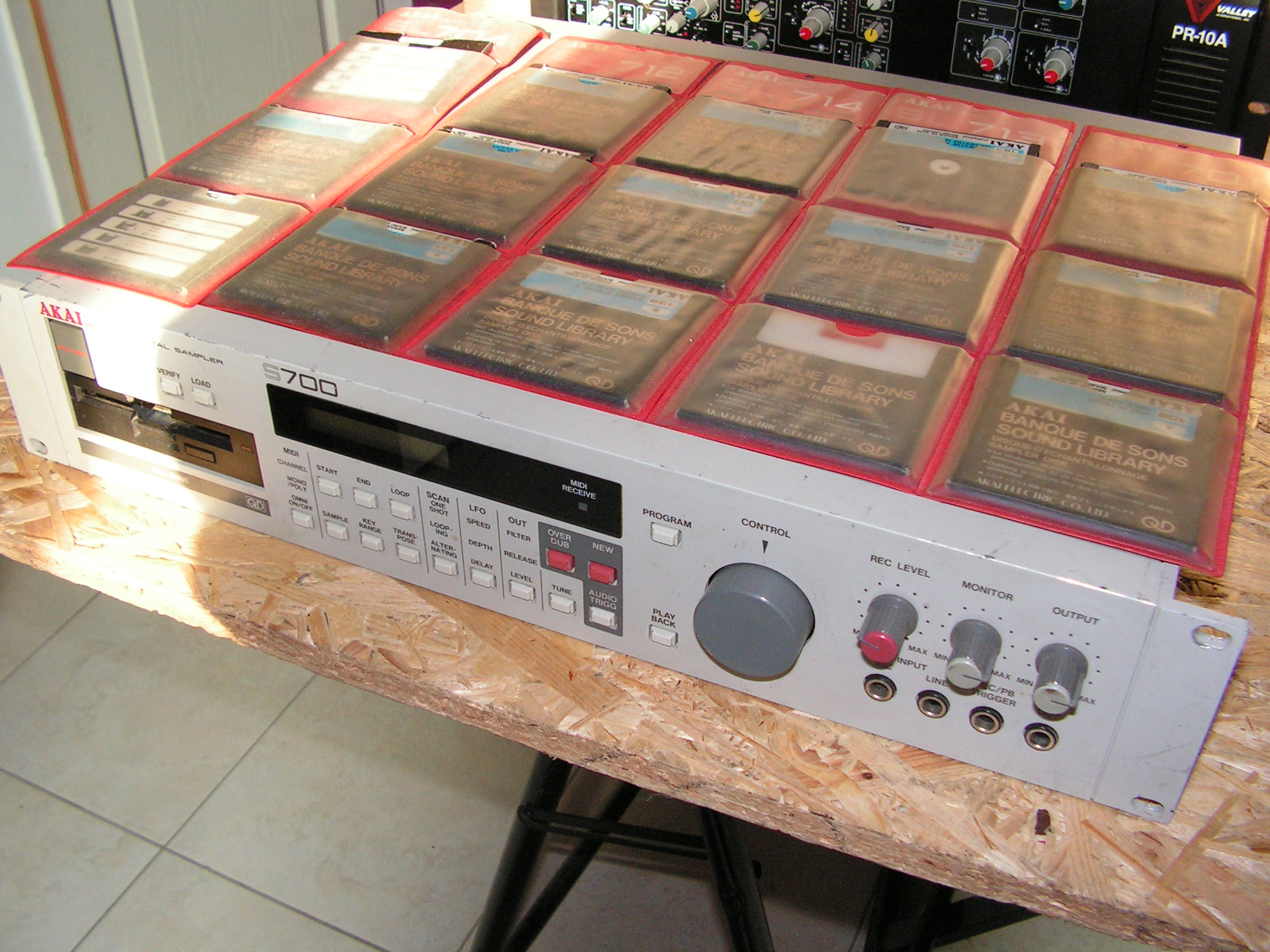 Akai S700 image (1063081) Audiofanzine