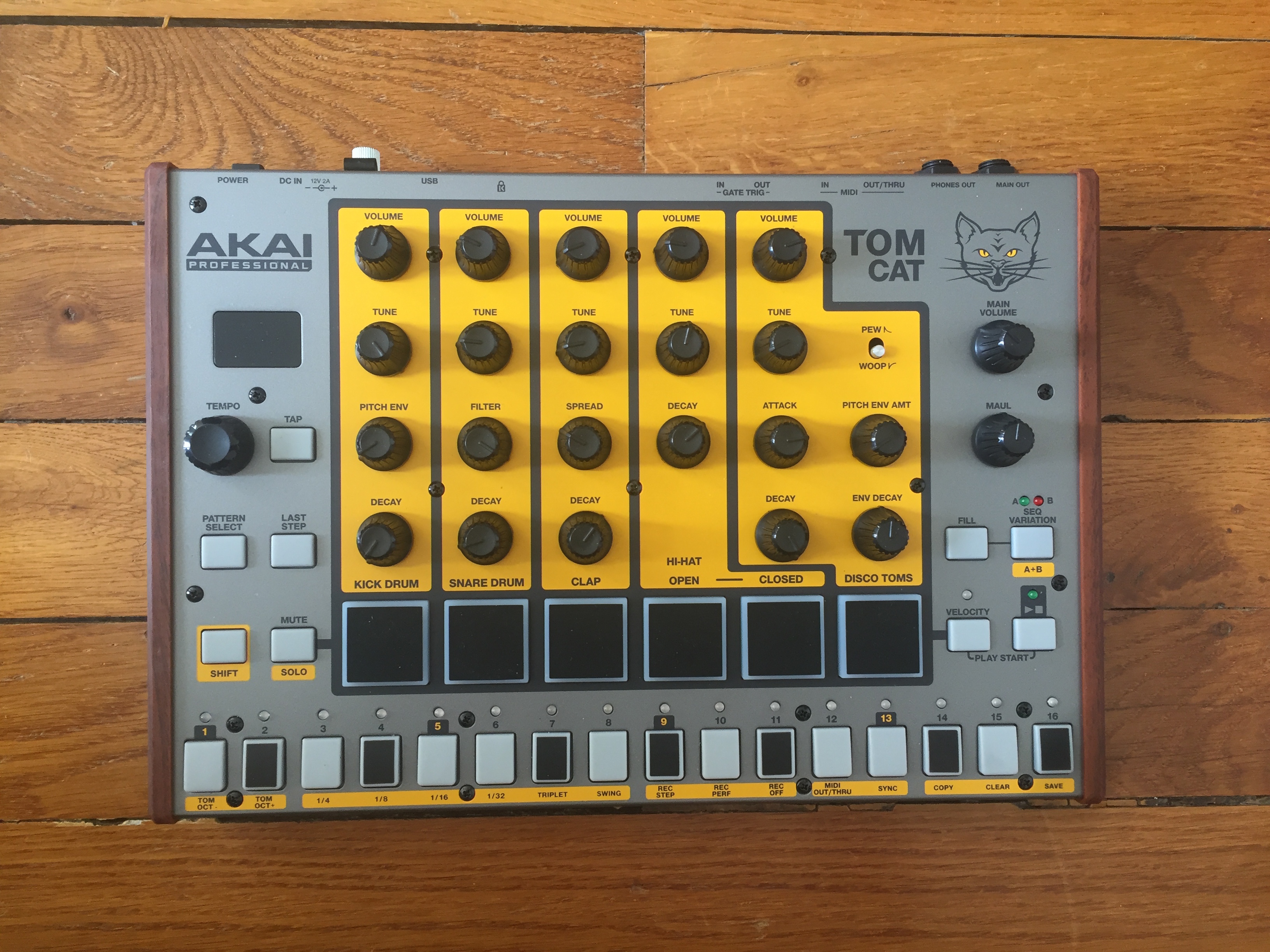 TOM CAT Akai Tom Cat Audiofanzine
