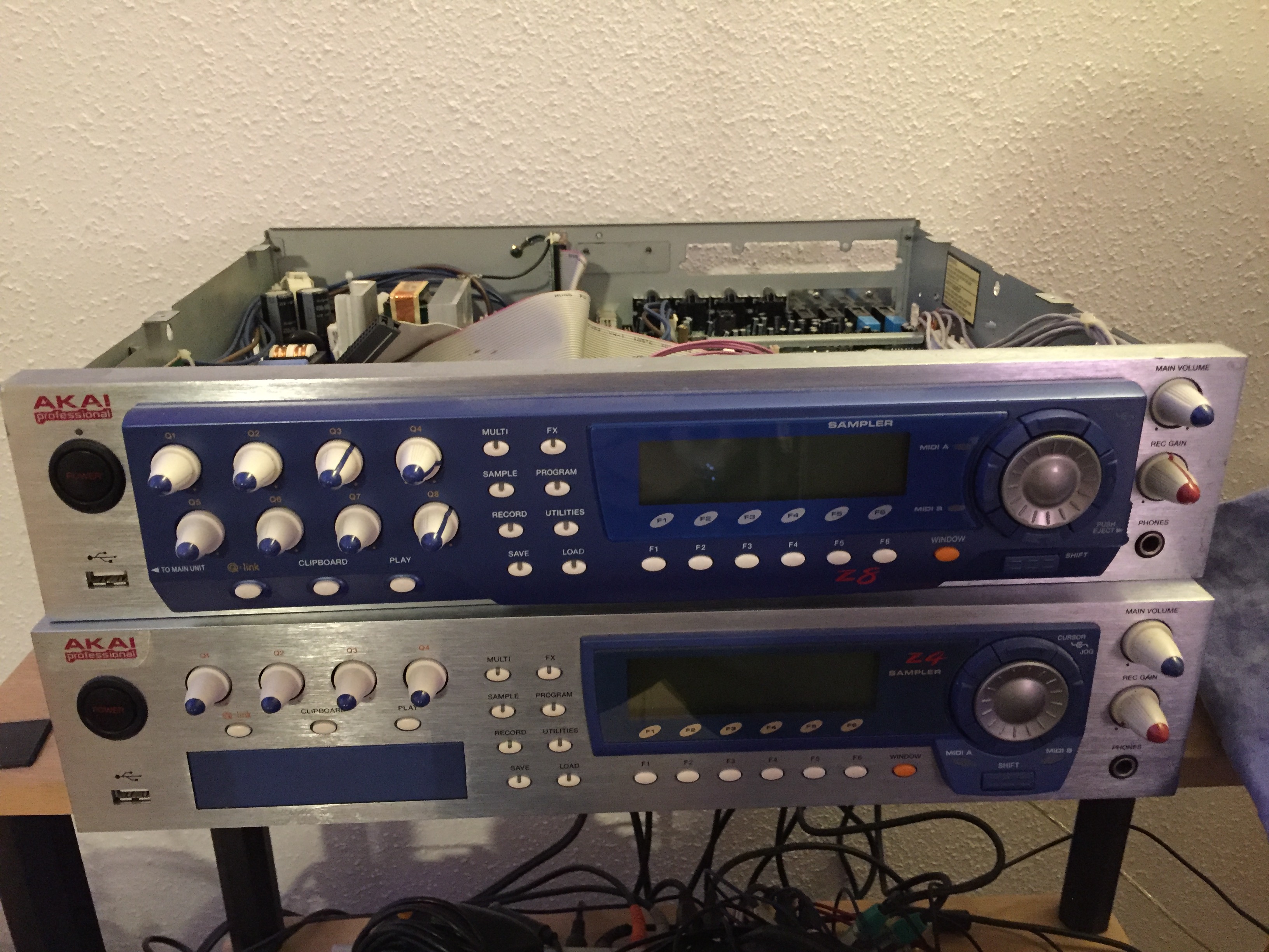 Photo Akai Z8 Akai Z8 (68145) (2013949) Audiofanzine