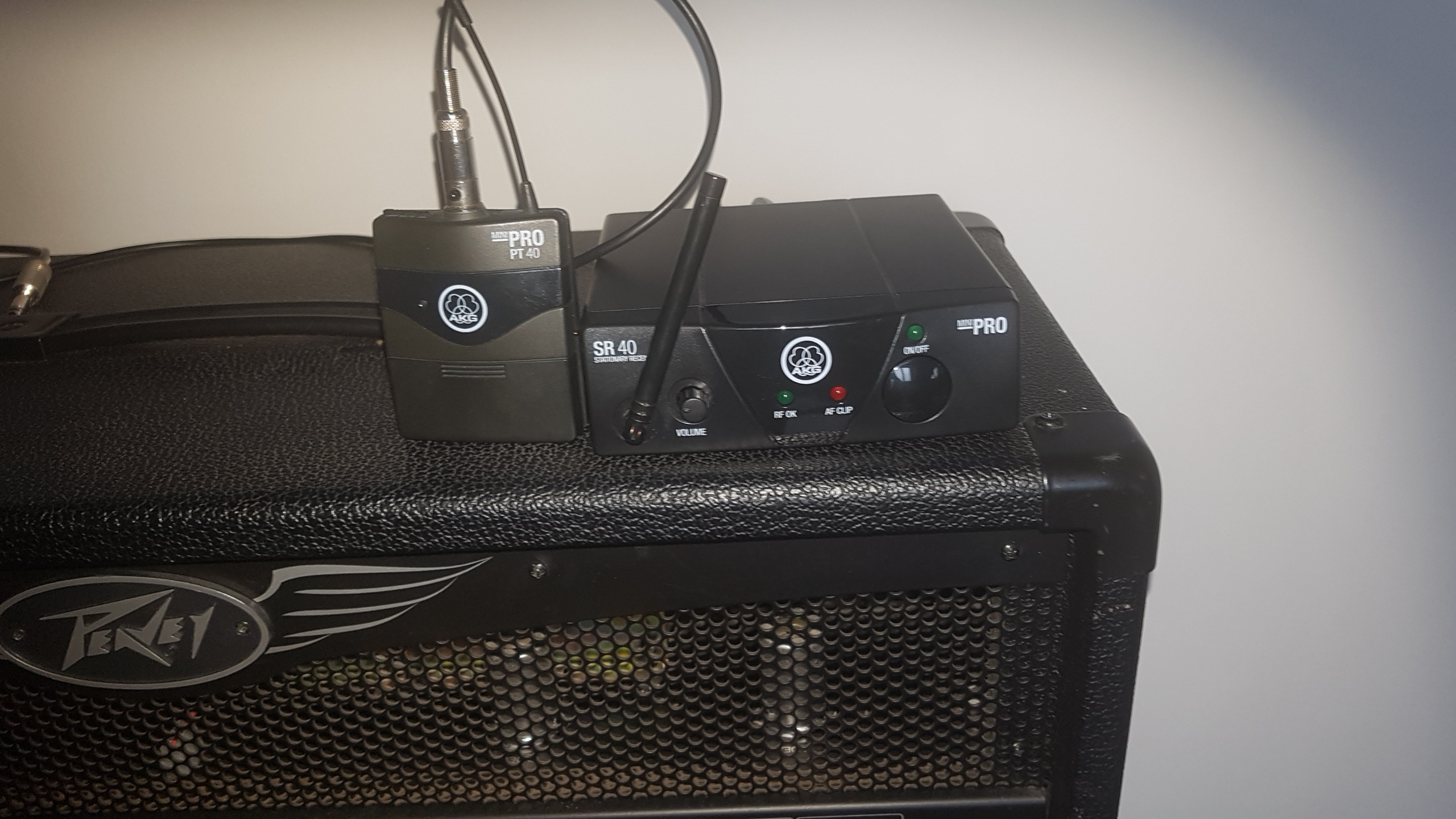 UHF SR40 AKG UHF SR40 Audiofanzine