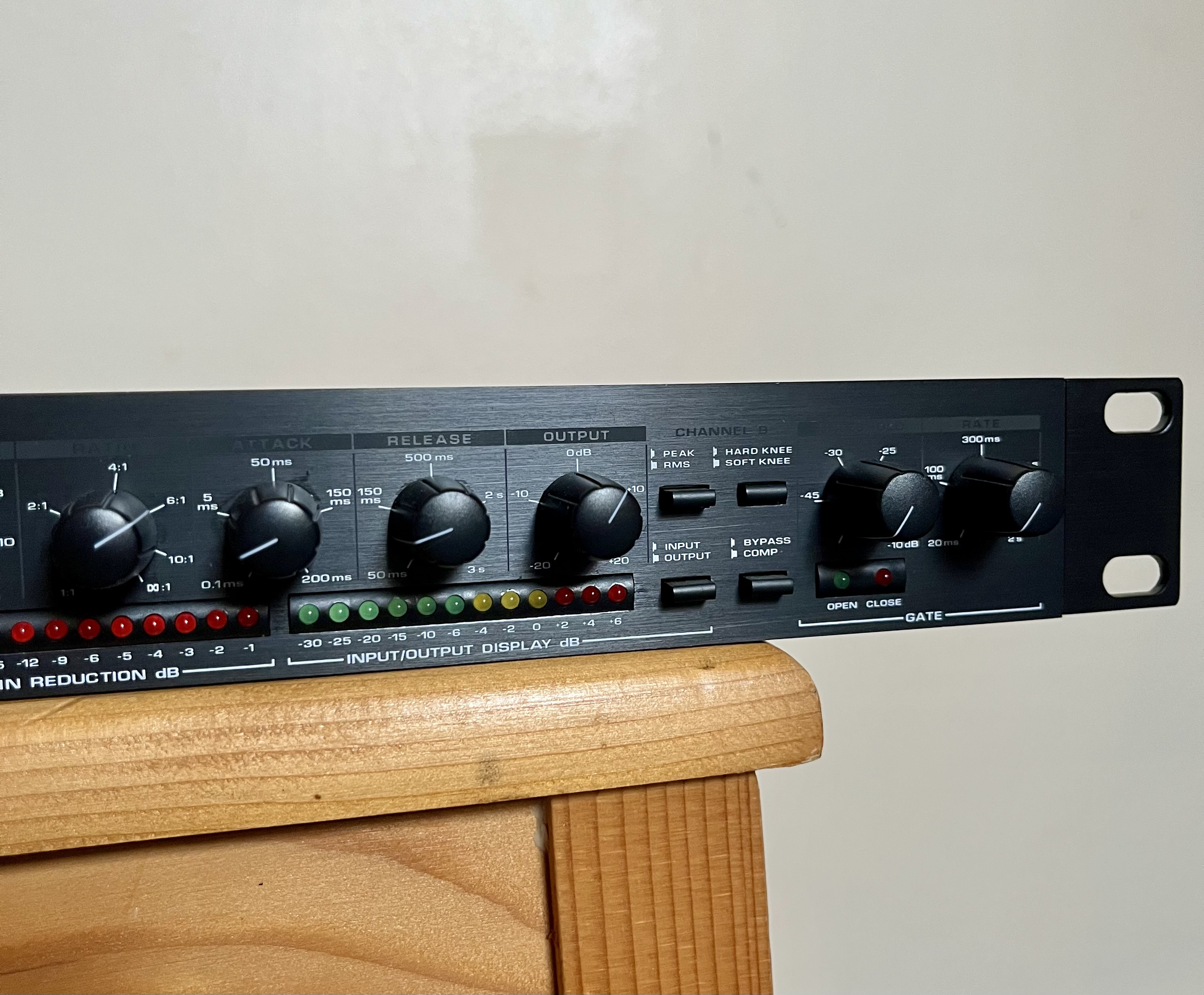 ALESIS 3630 COMPRESSOR/LIMITER W/ GATE *No Power Supply