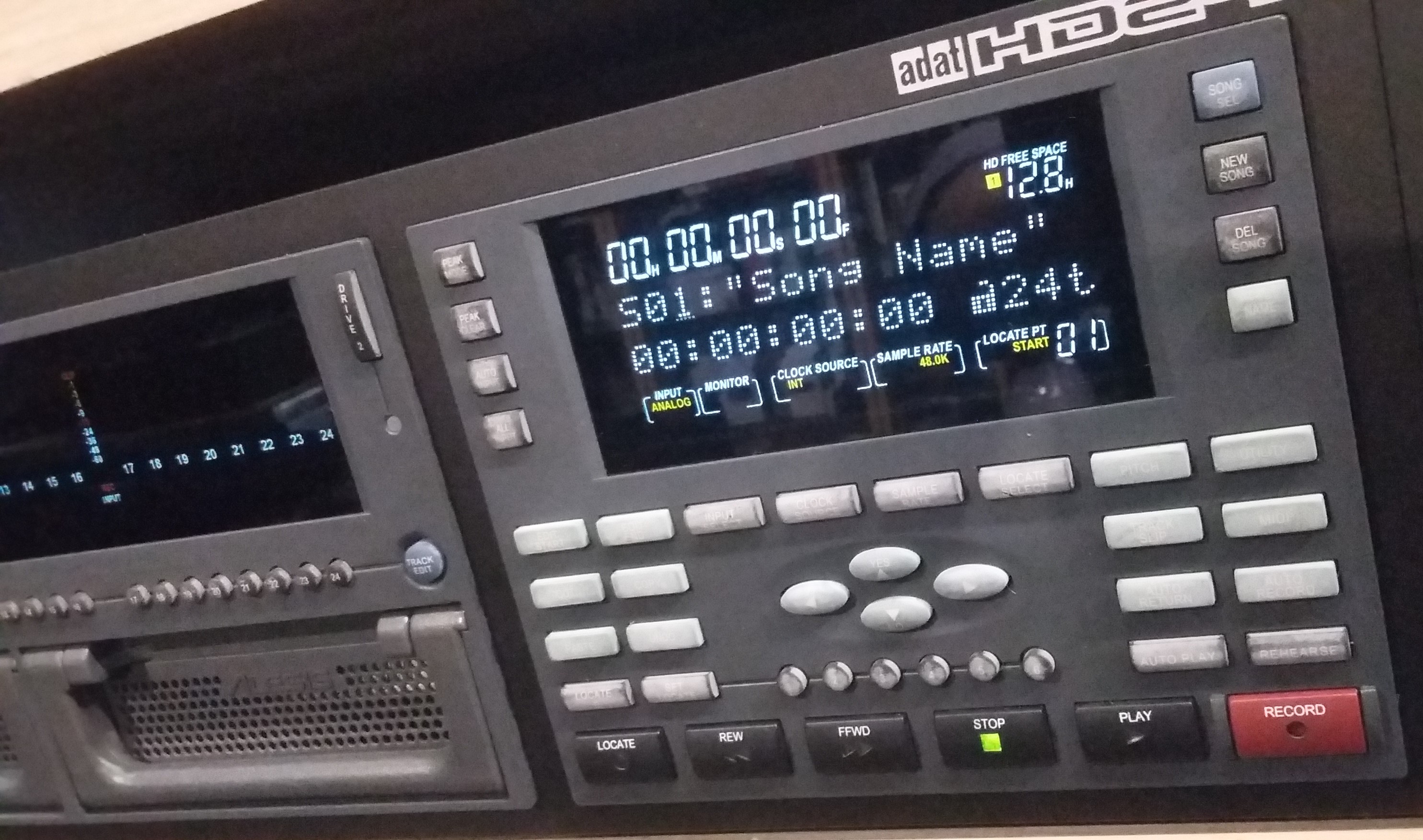 HD24 - Alesis HD24 - Audiofanzine