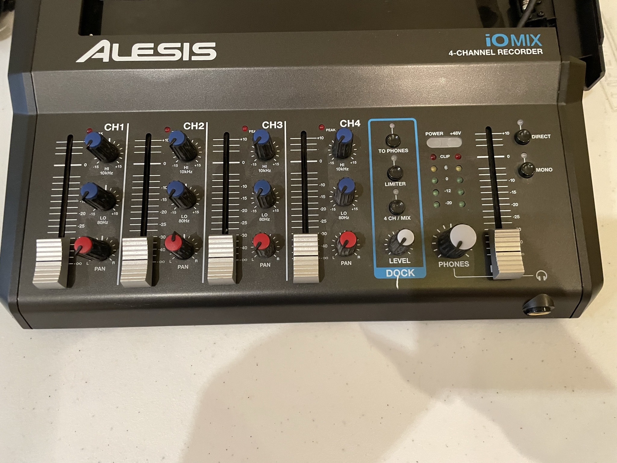 IO - Alesis IO Mix - Audiofanzine