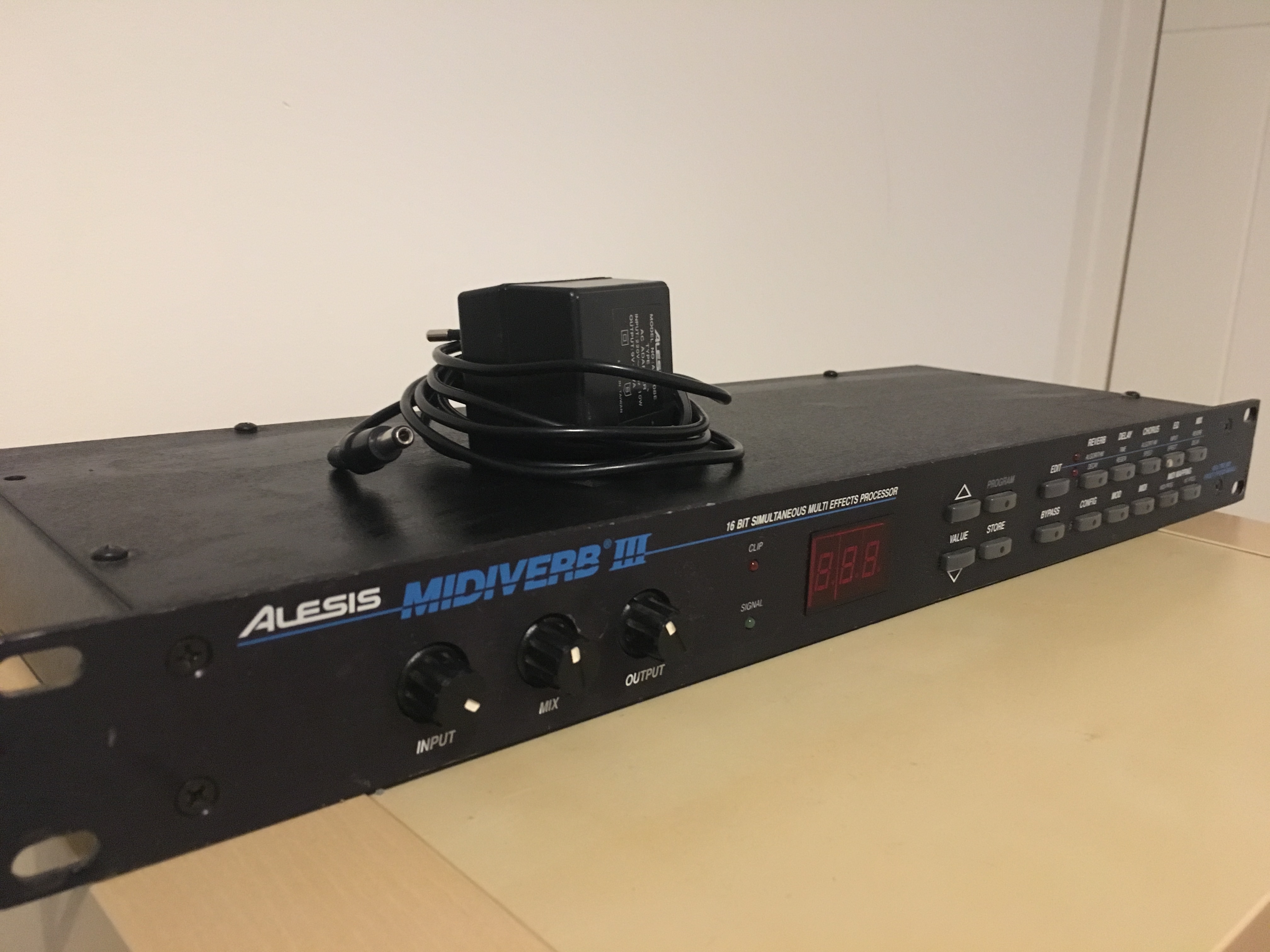 MIDIVERB III - Alesis MidiVerb III - Audiofanzine