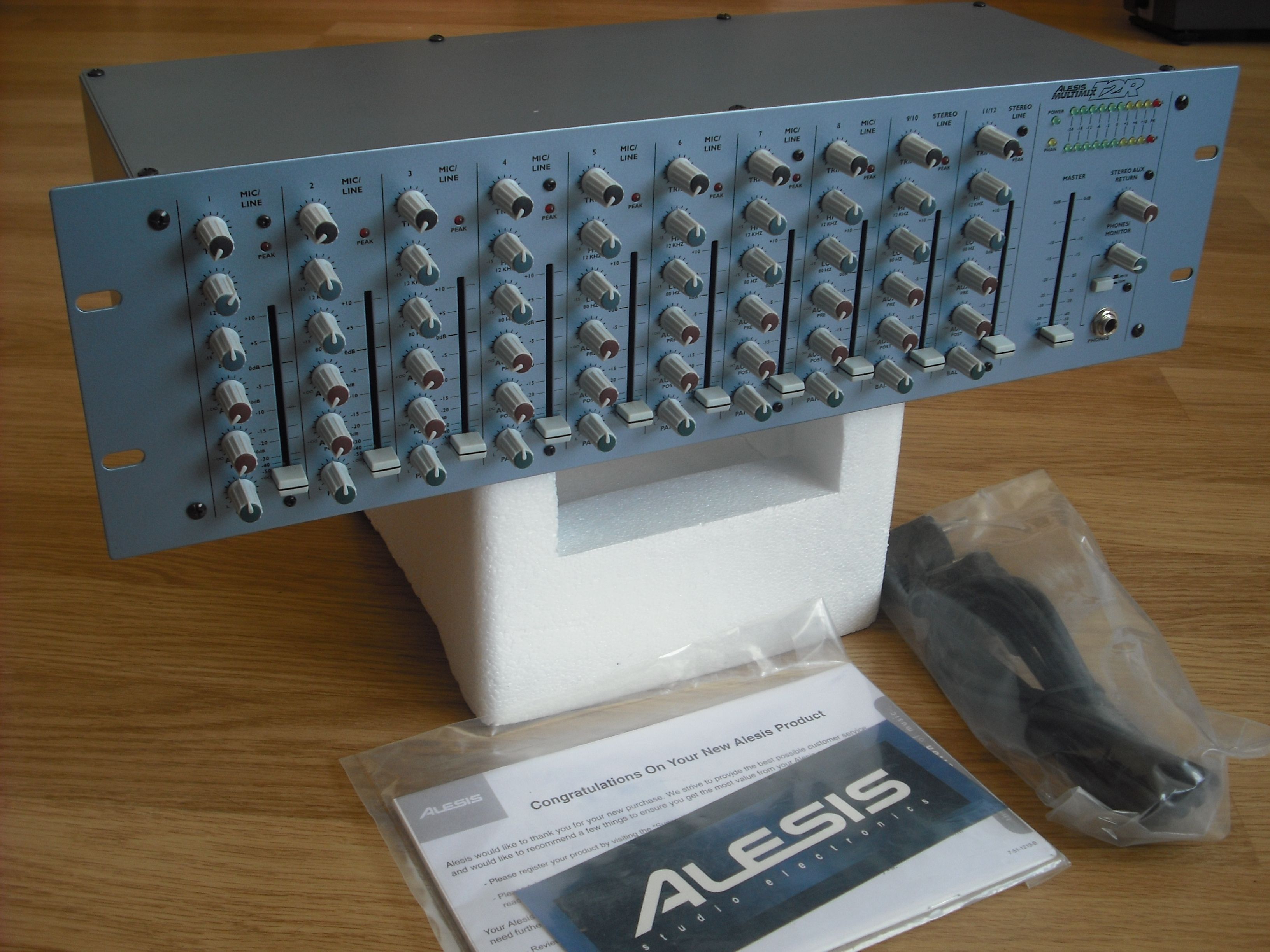 Photo Alesis Multimix 12R Alesis Multimix 12R (20256) (261910
