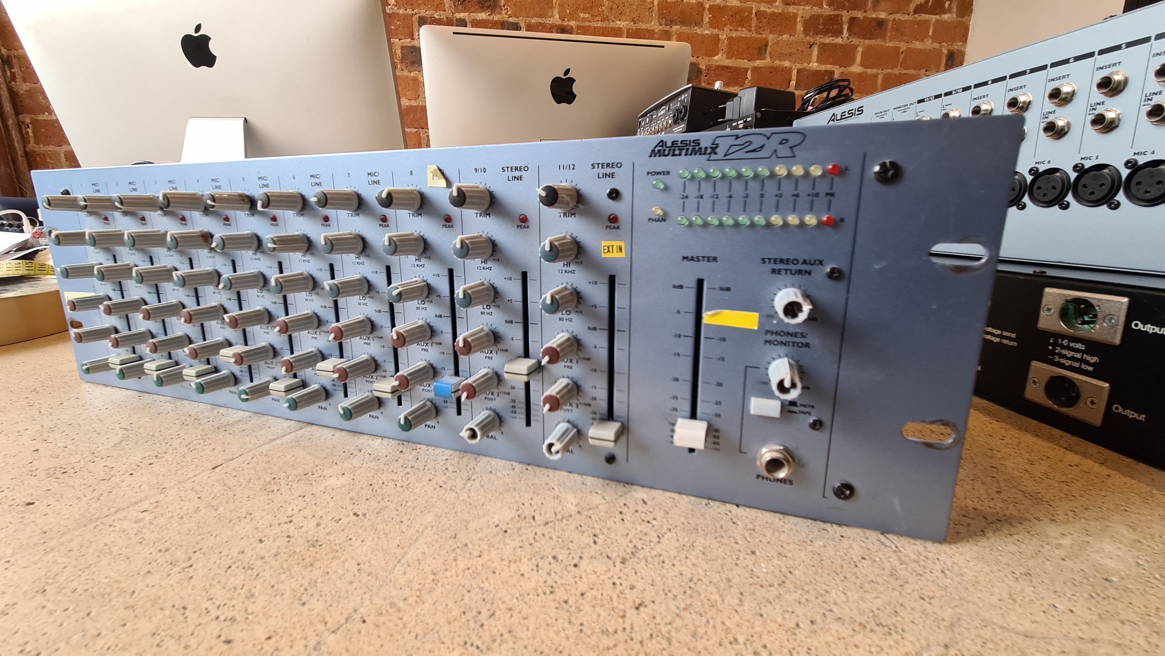 Alesis MultiMix 12R