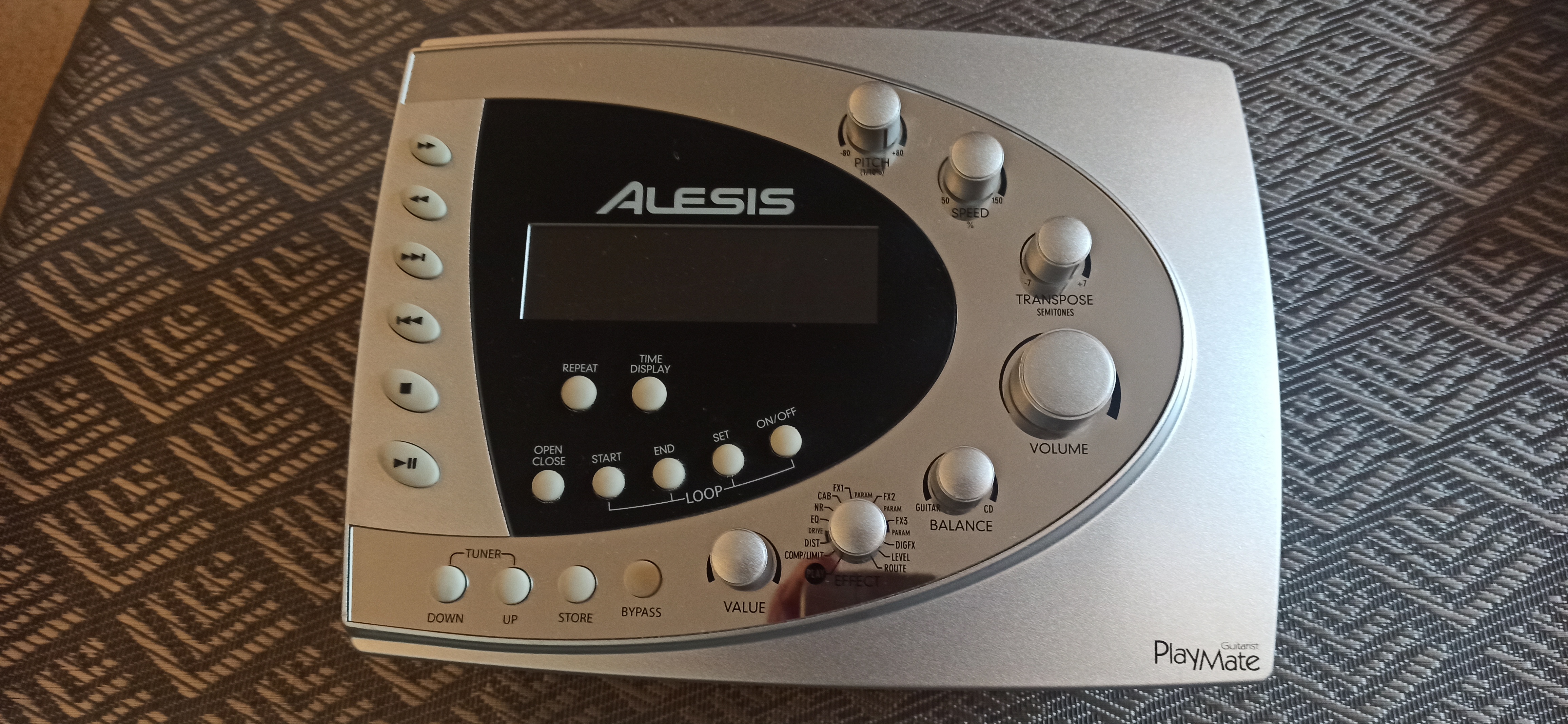 Alesis Playmate guitarist CD (Rhône-Alpes) - Audiofanzine