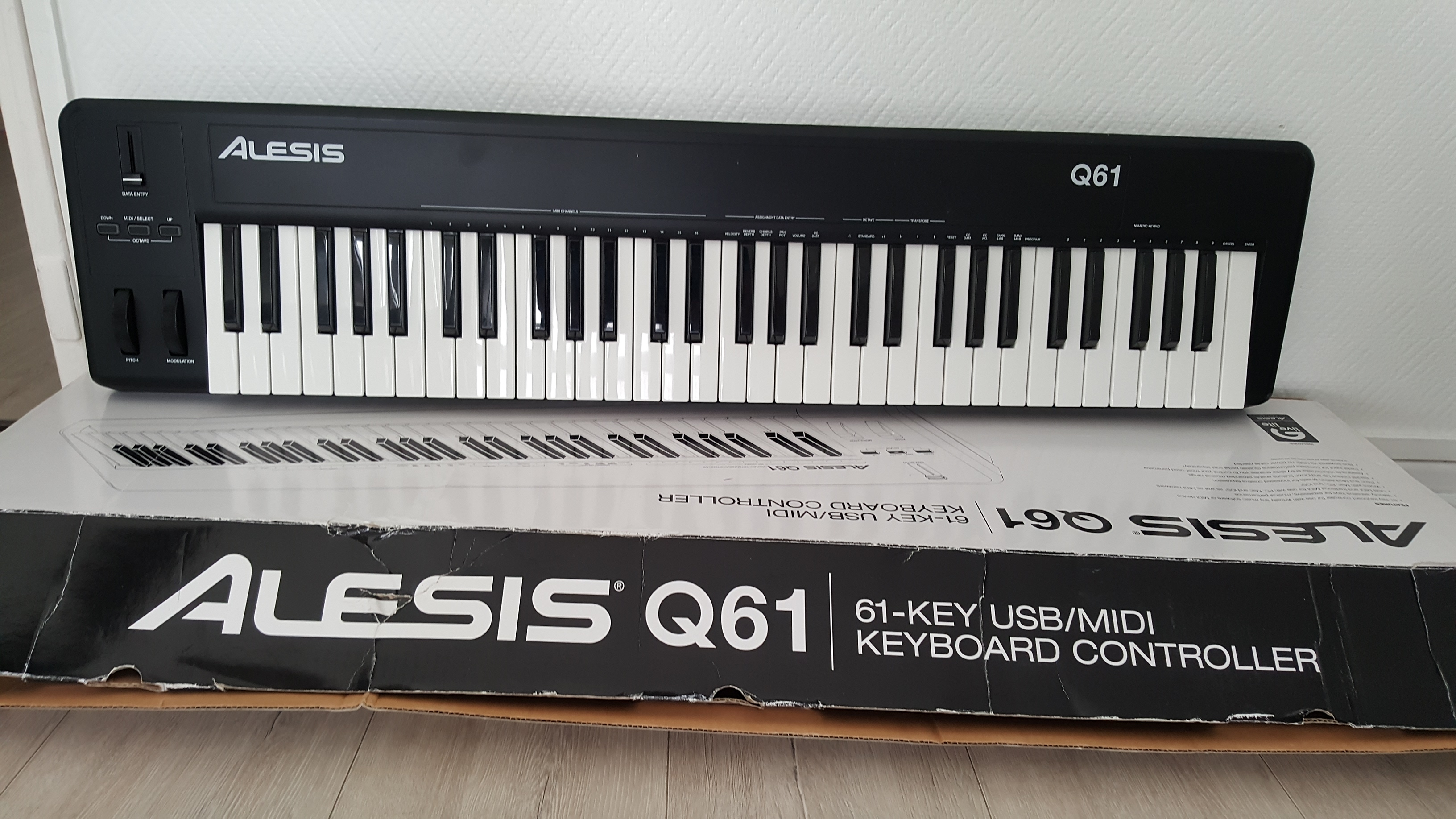 alesis q61 midi keyboard