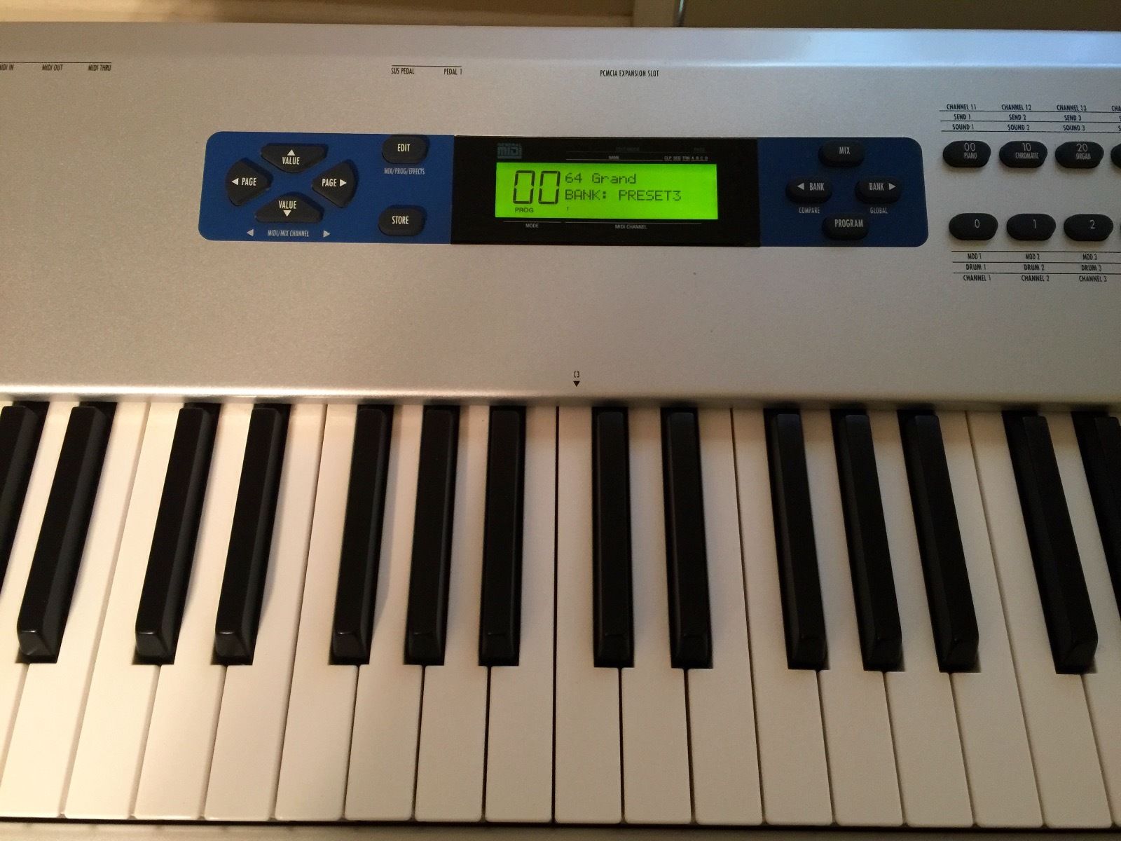 Photo Alesis QS8 2 1676755 Audiofanzine