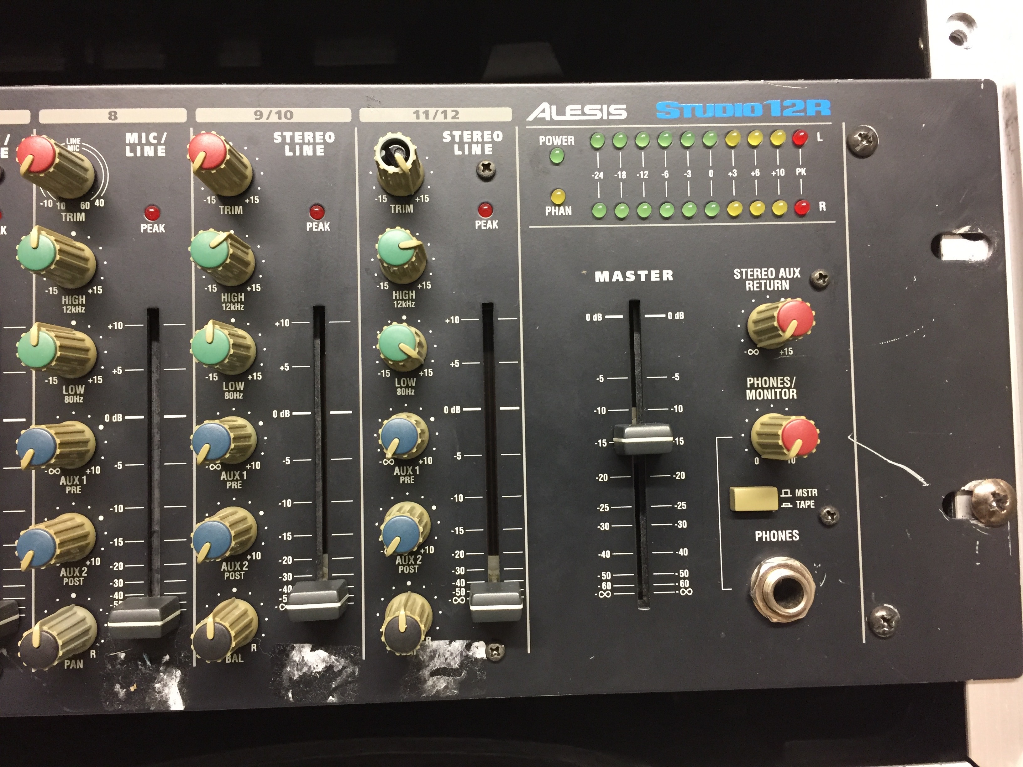 Alesis Studio 12R image (1849022) Audiofanzine