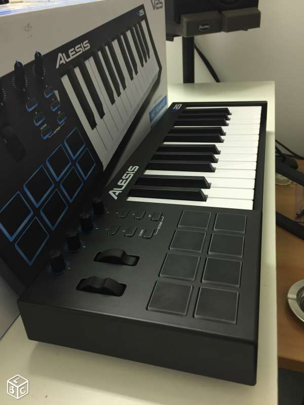 V25 - Alesis V25 - Audiofanzine