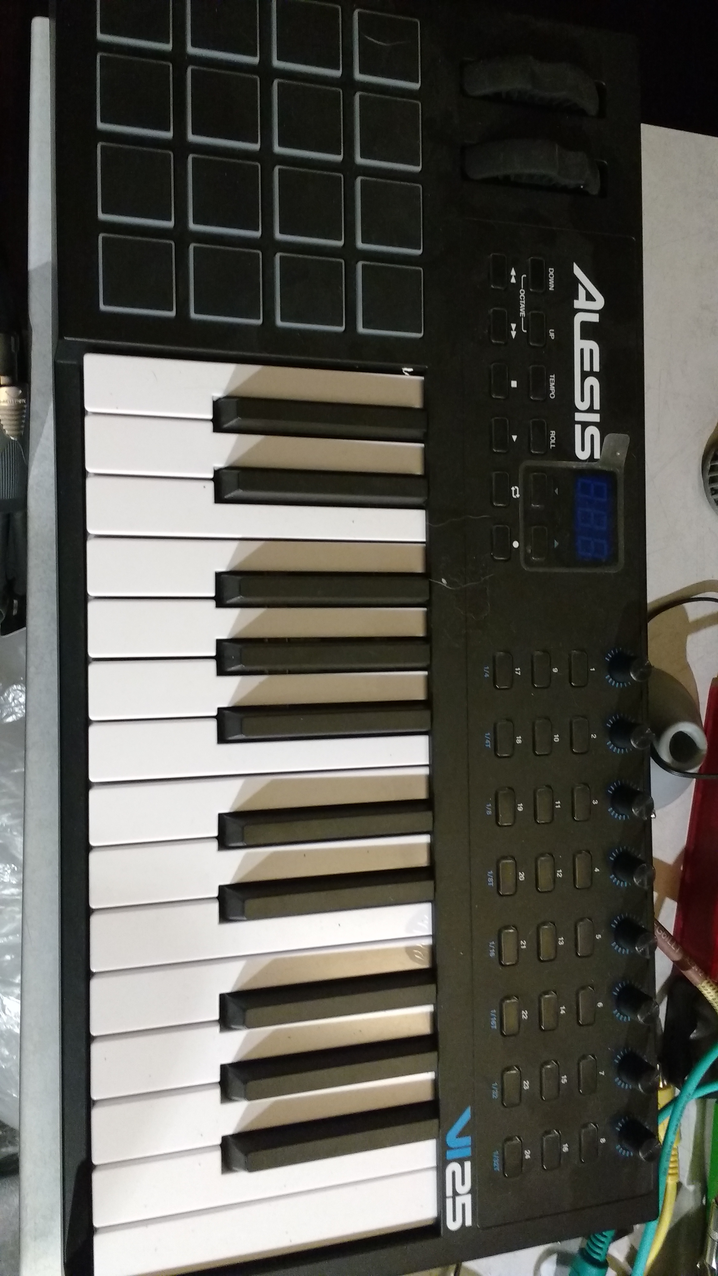Alesis V25 image (#1739618) - Audiofanzine