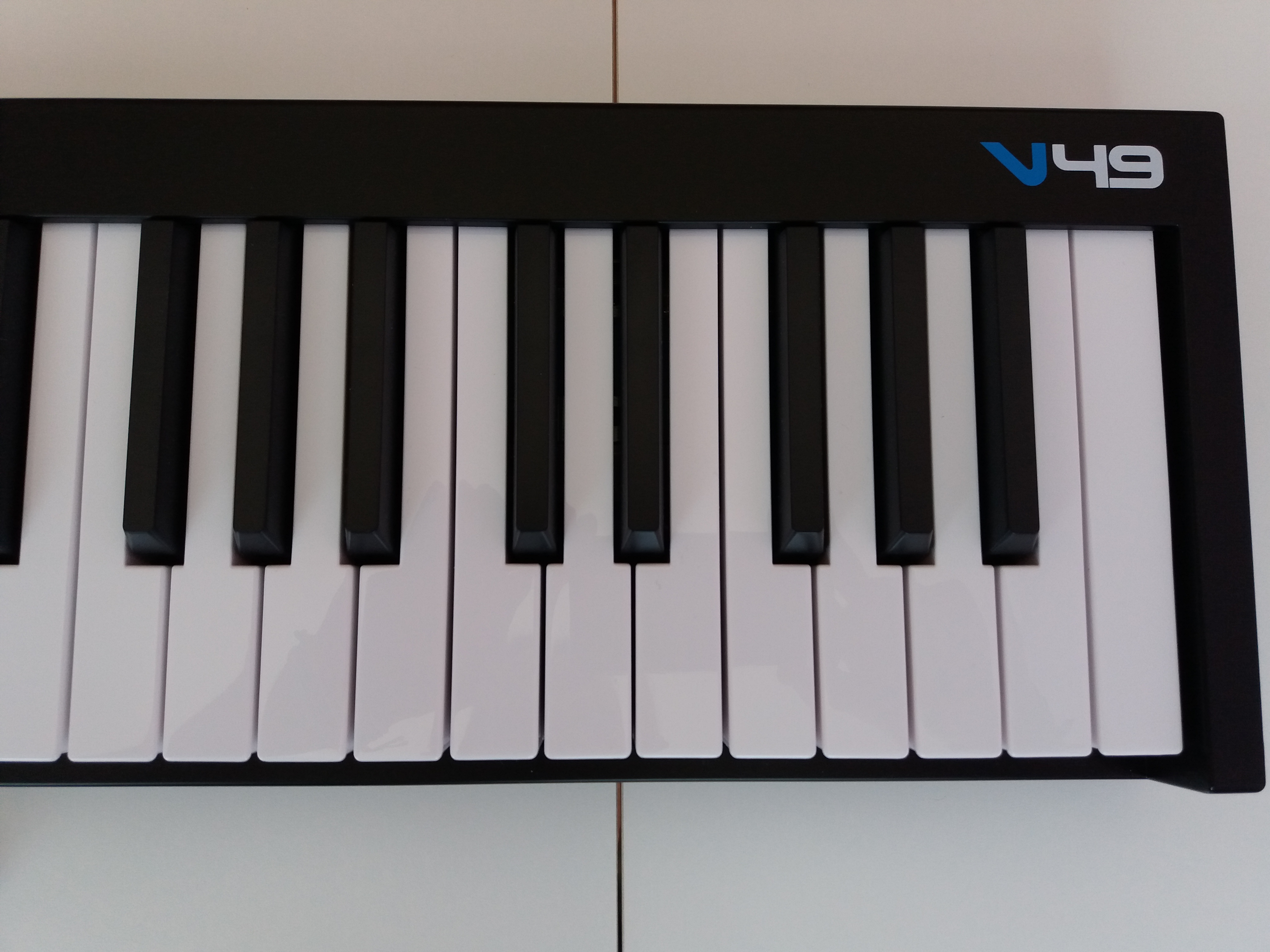 alesis q49 playing 2 notes