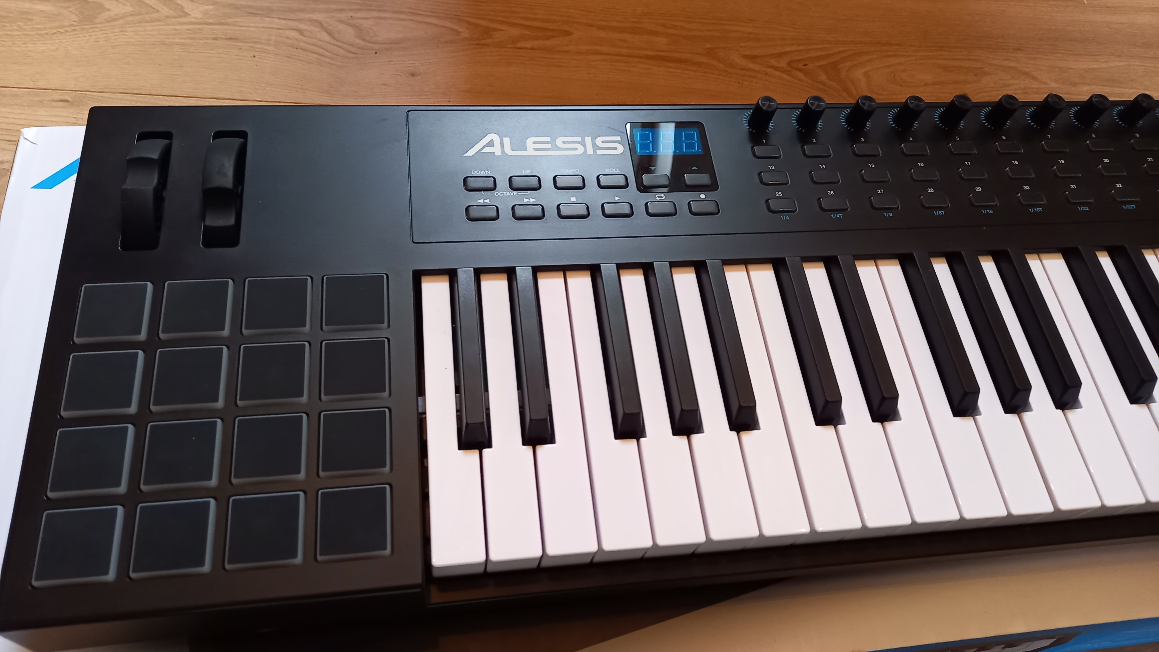 VI49 - Alesis VI49 - Audiofanzine