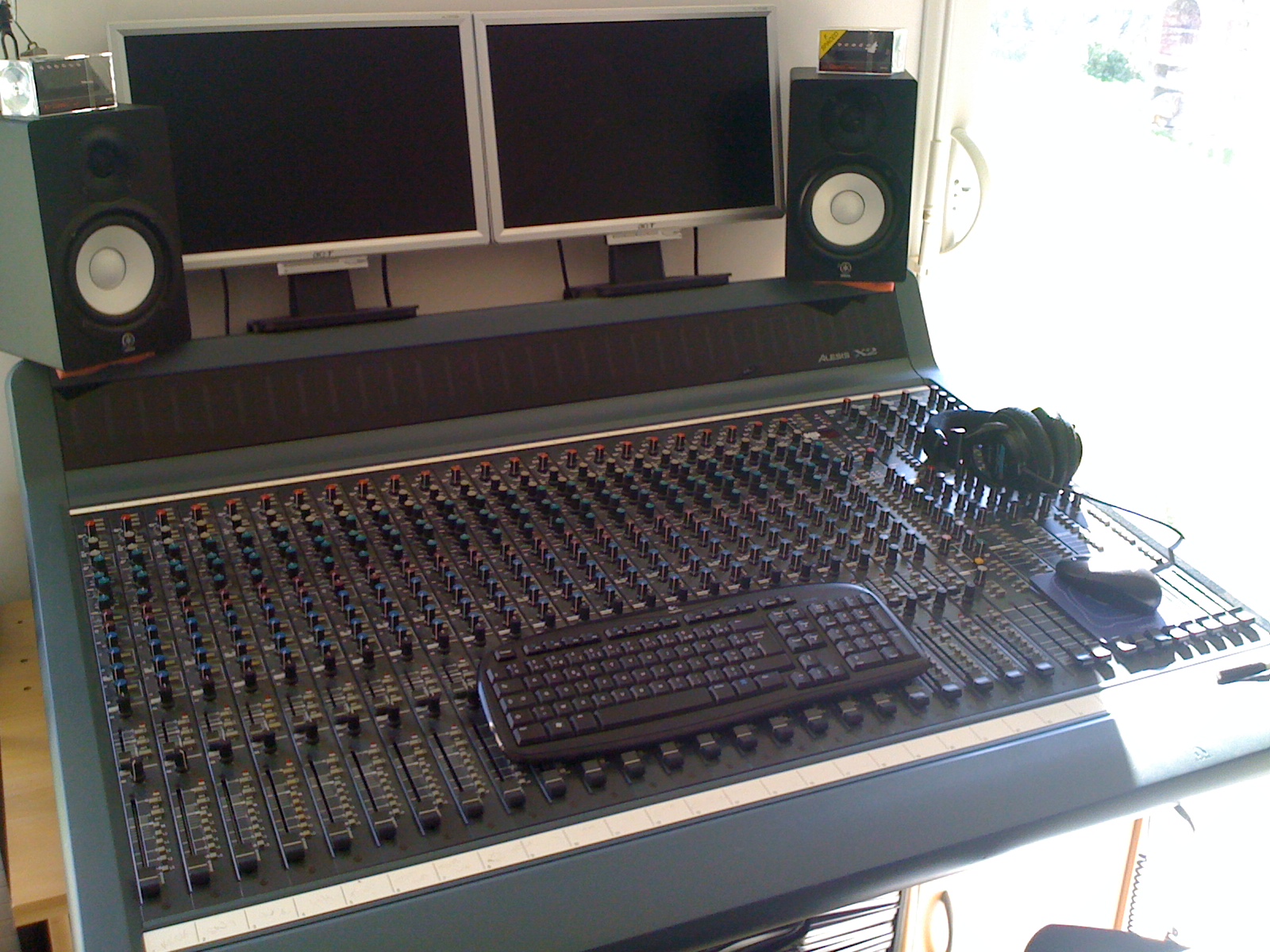 Photo Alesis X2 Alesis X2 (6950) (191027) Audiofanzine