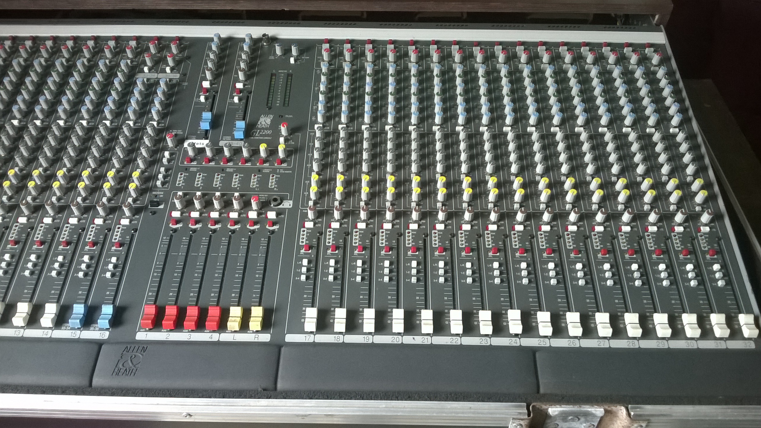 Allen & Heath GL220032 image (1182968) Audiofanzine