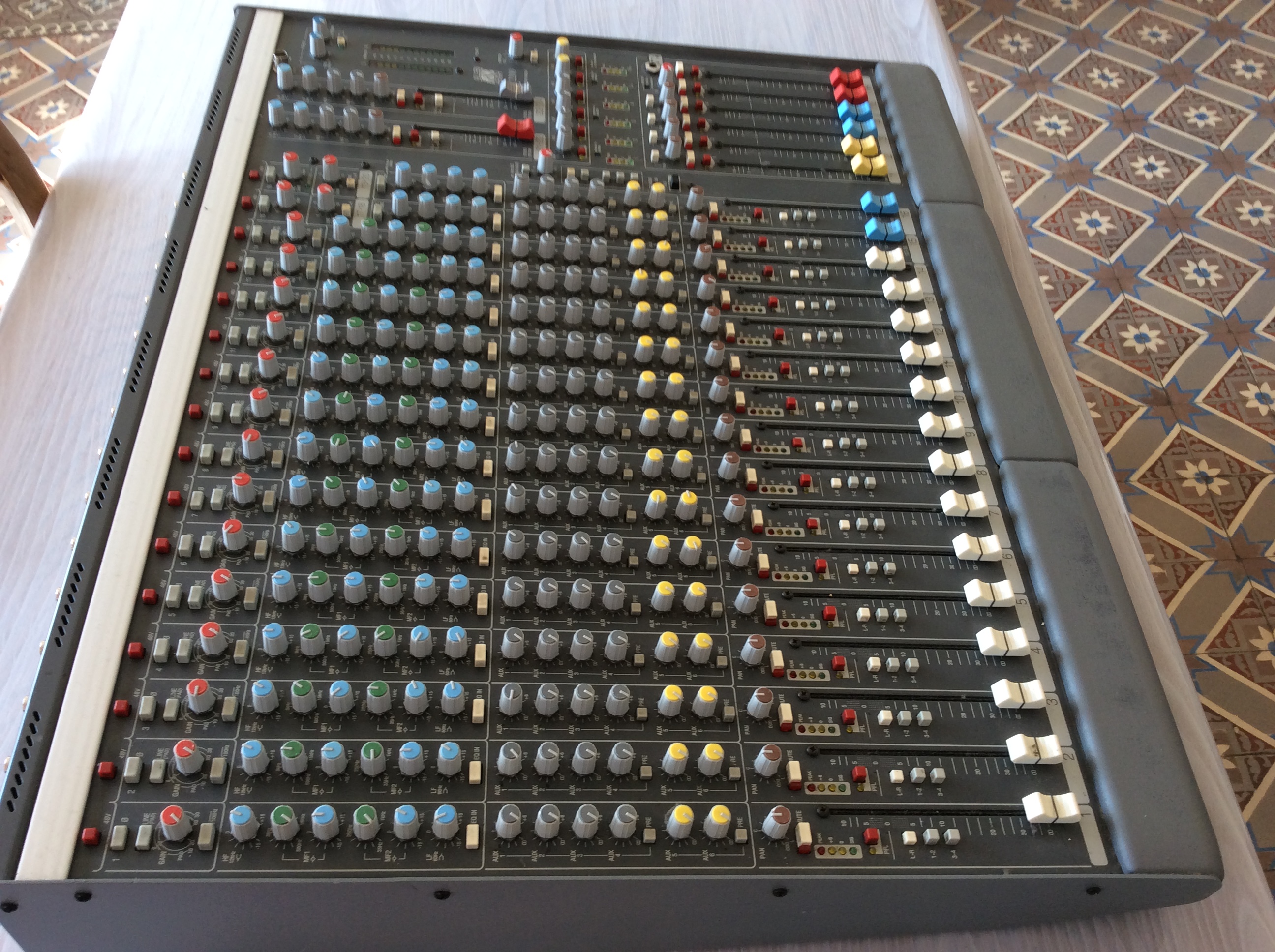 Allen & Heath GL2200416 image (1889707) Audiofanzine