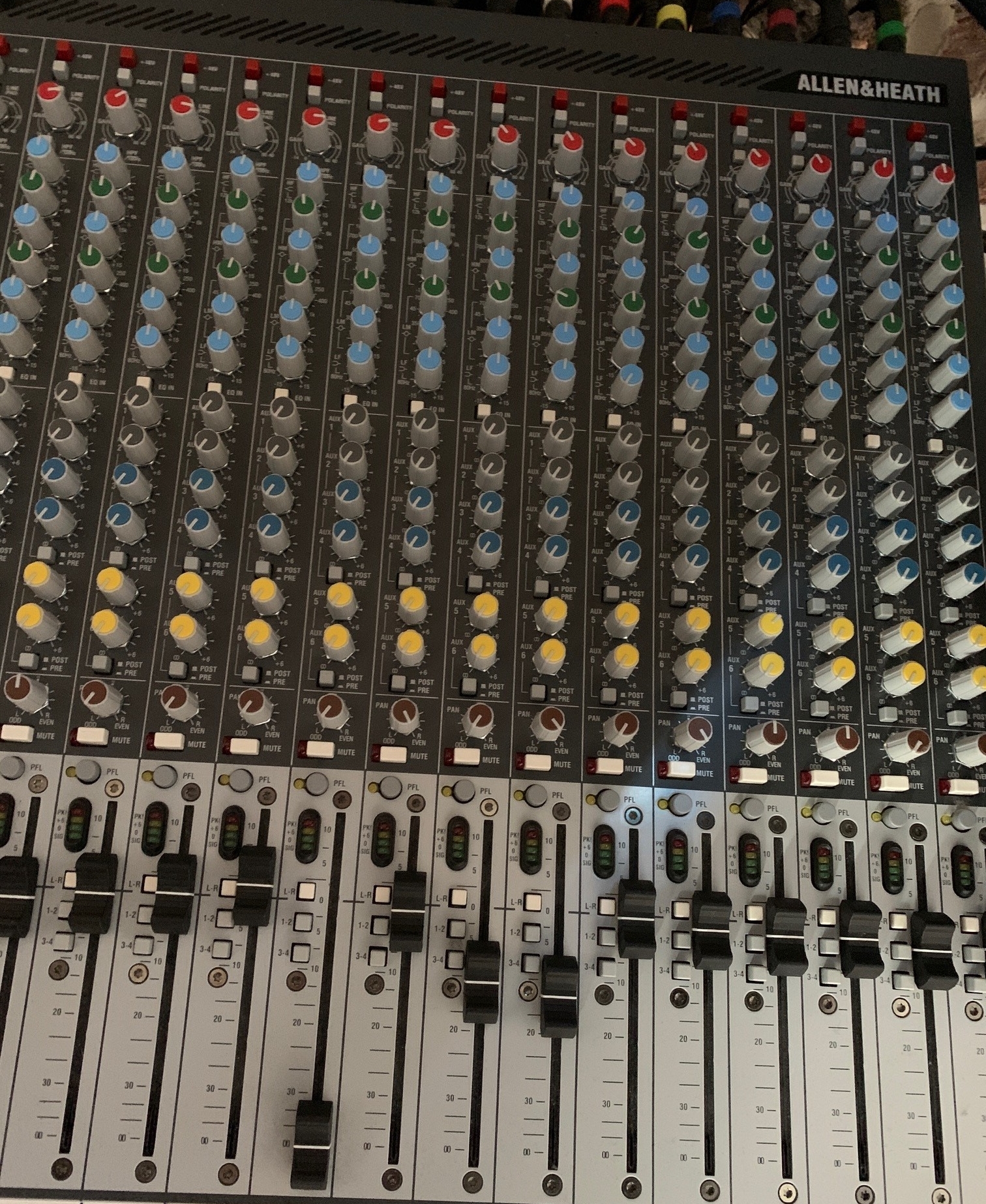 GL240032 Allen & Heath GL240032 Audiofanzine