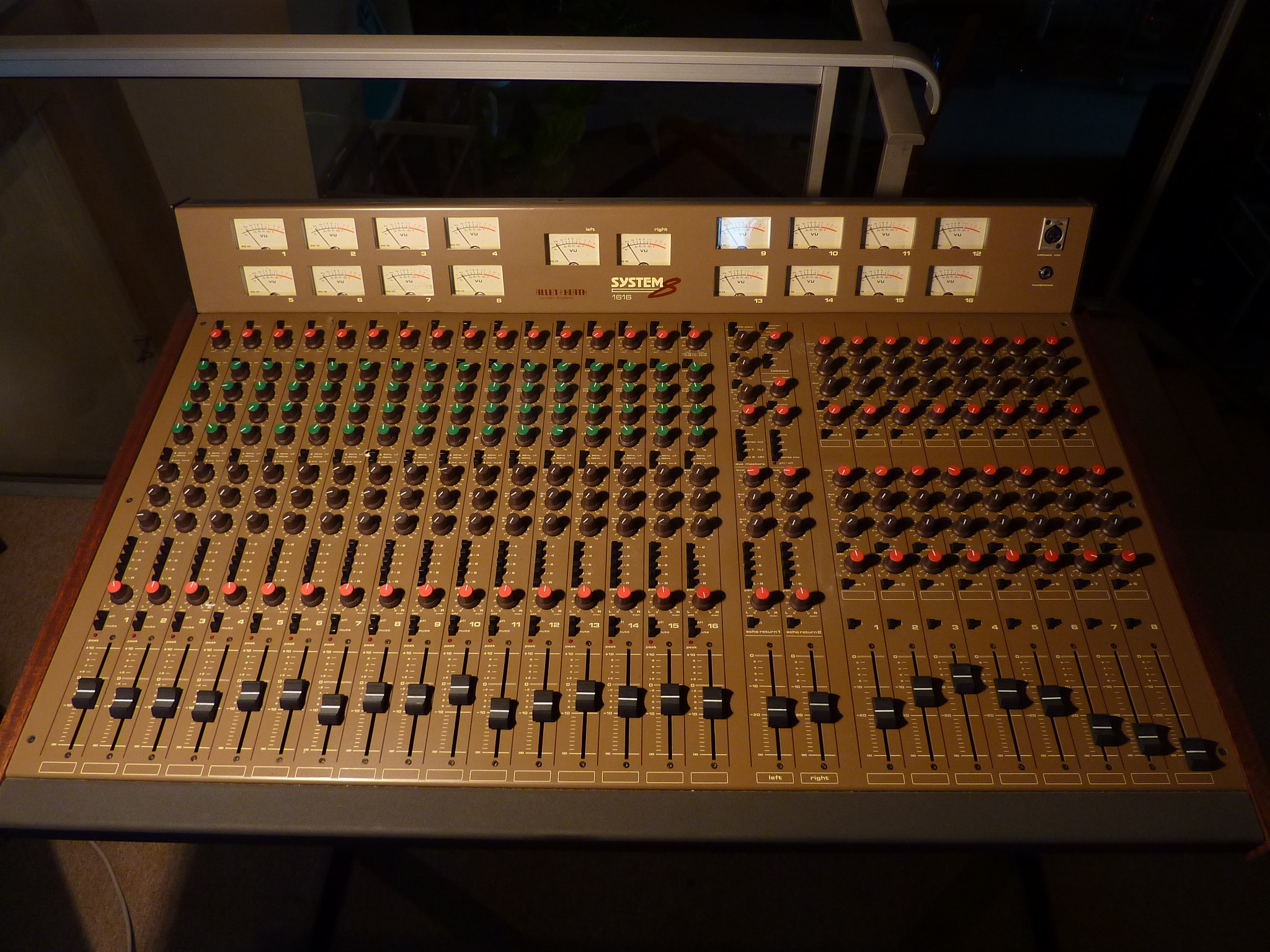 Allen & Heath System 8 1616 image (567714) Audiofanzine