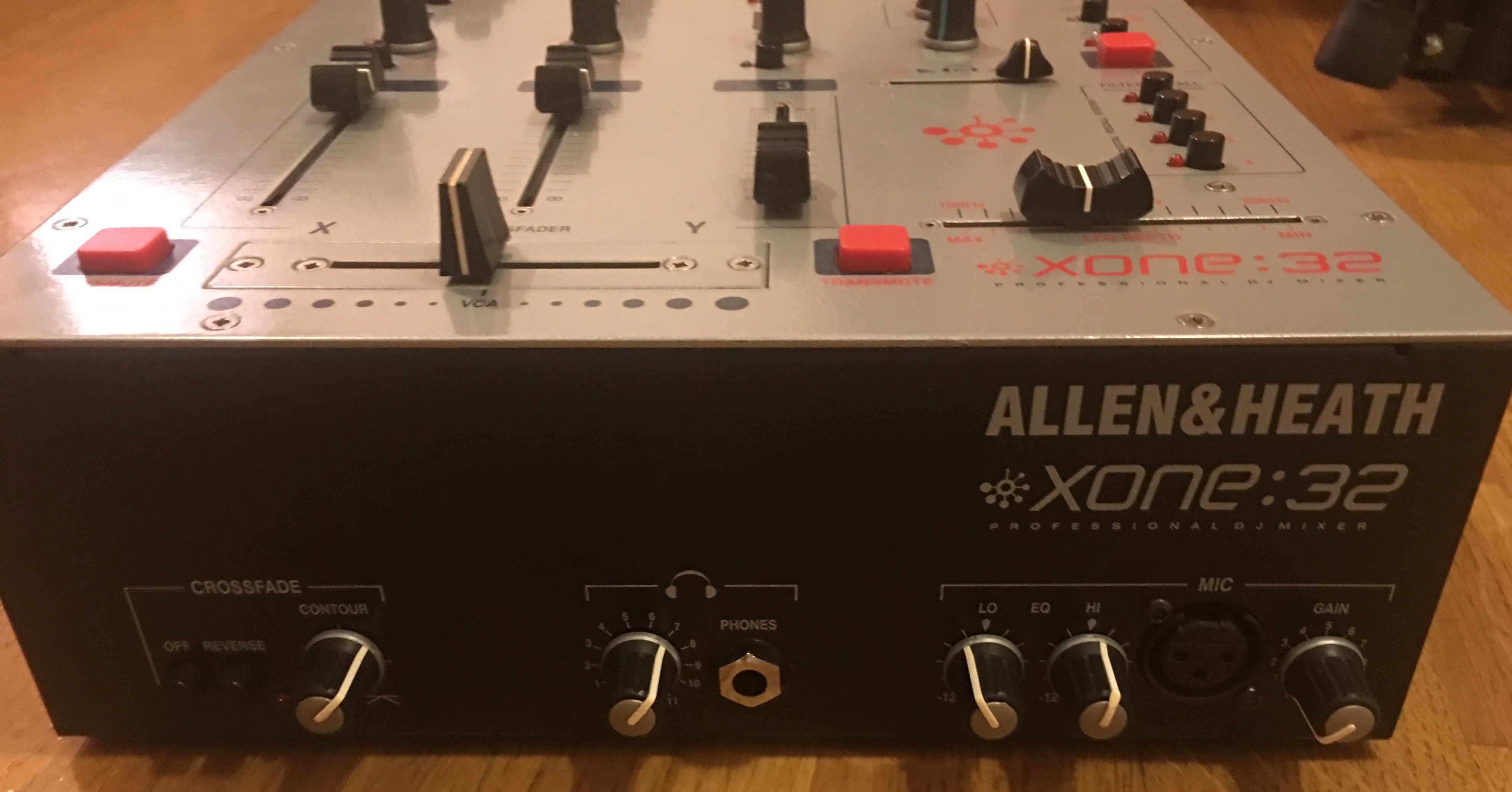 XONE32 (OLD DESIGN) Allen & Heath Xone32 (Old Design) Audiofanzine