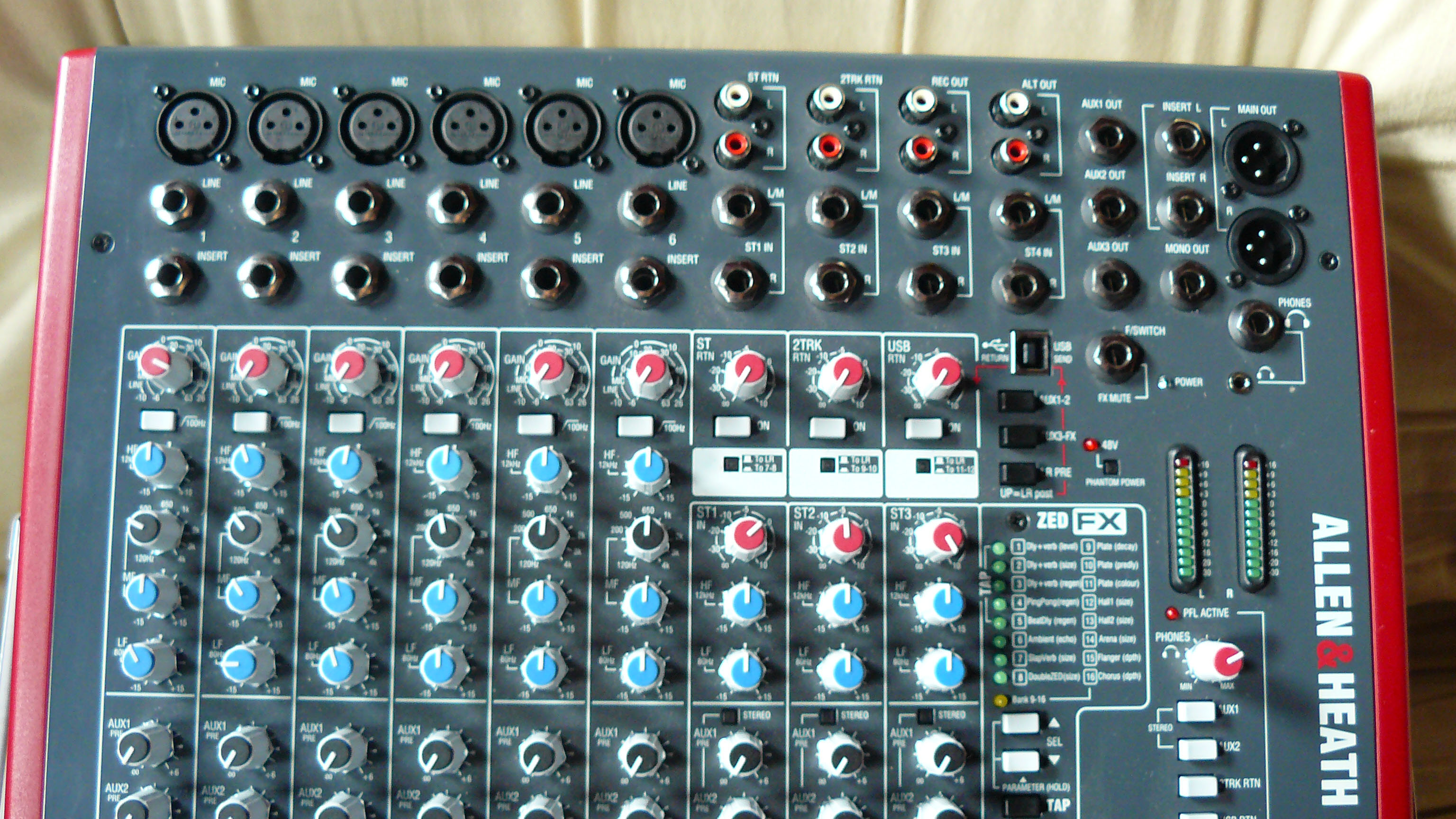 Allen & Heath ZED12FX image (700585) Audiofanzine