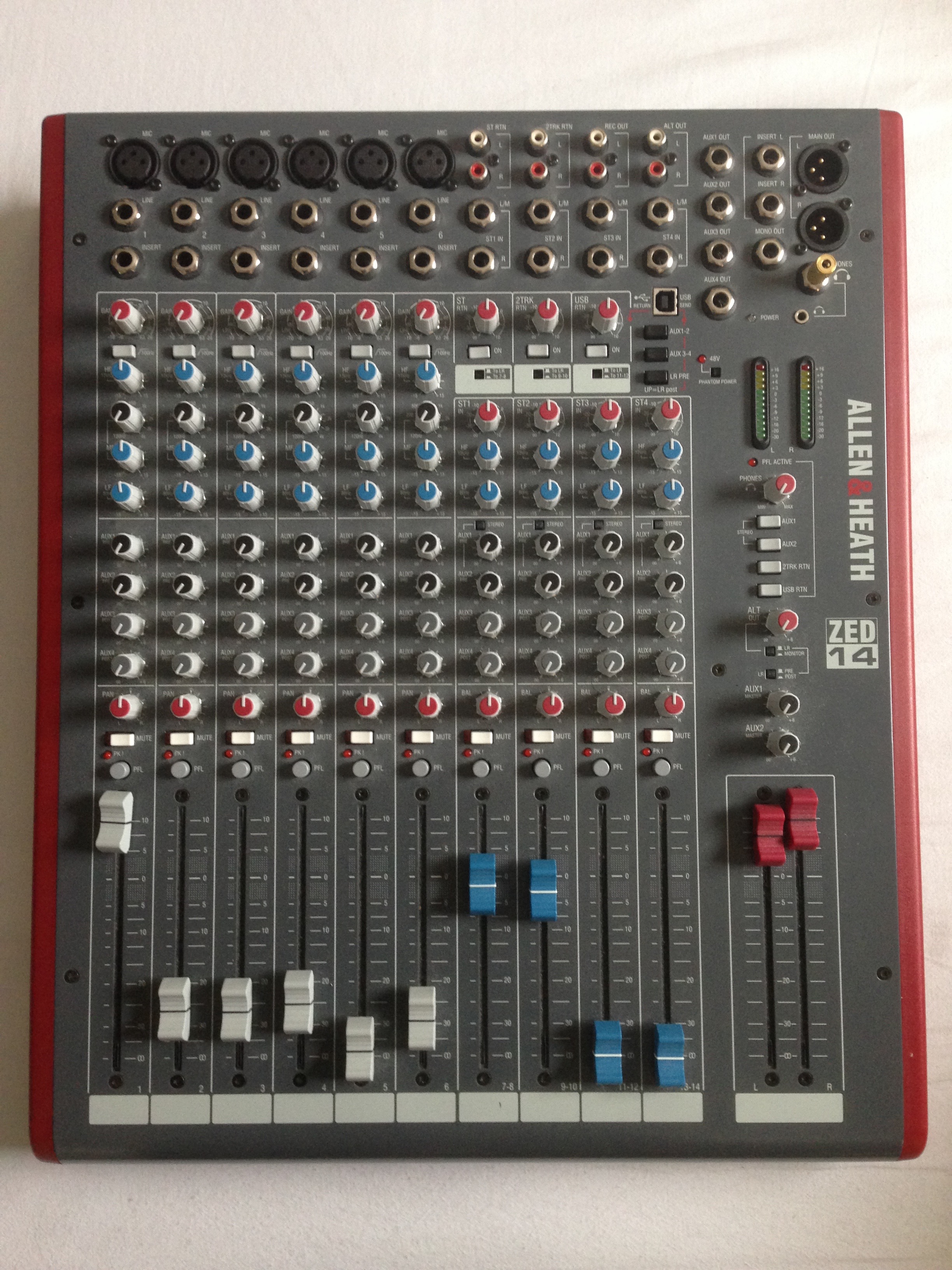 Photo Allen & Heath ZED14 Allen & Heath ZED14 (57245) (1099809) Audiofanzine