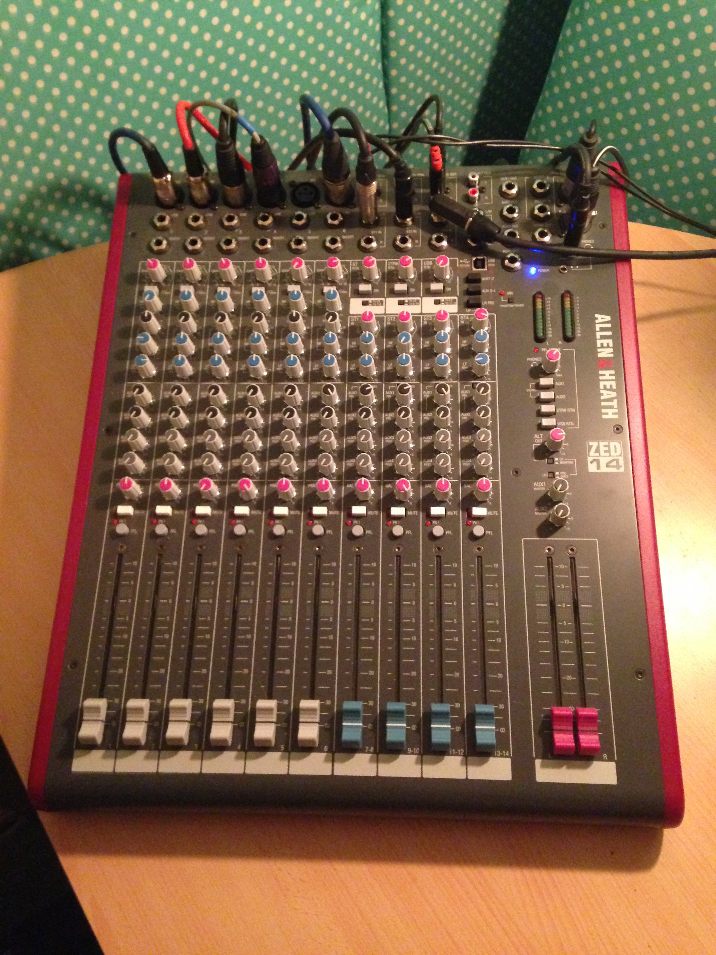 Allen & Heath ZED14 image (1660383) Audiofanzine