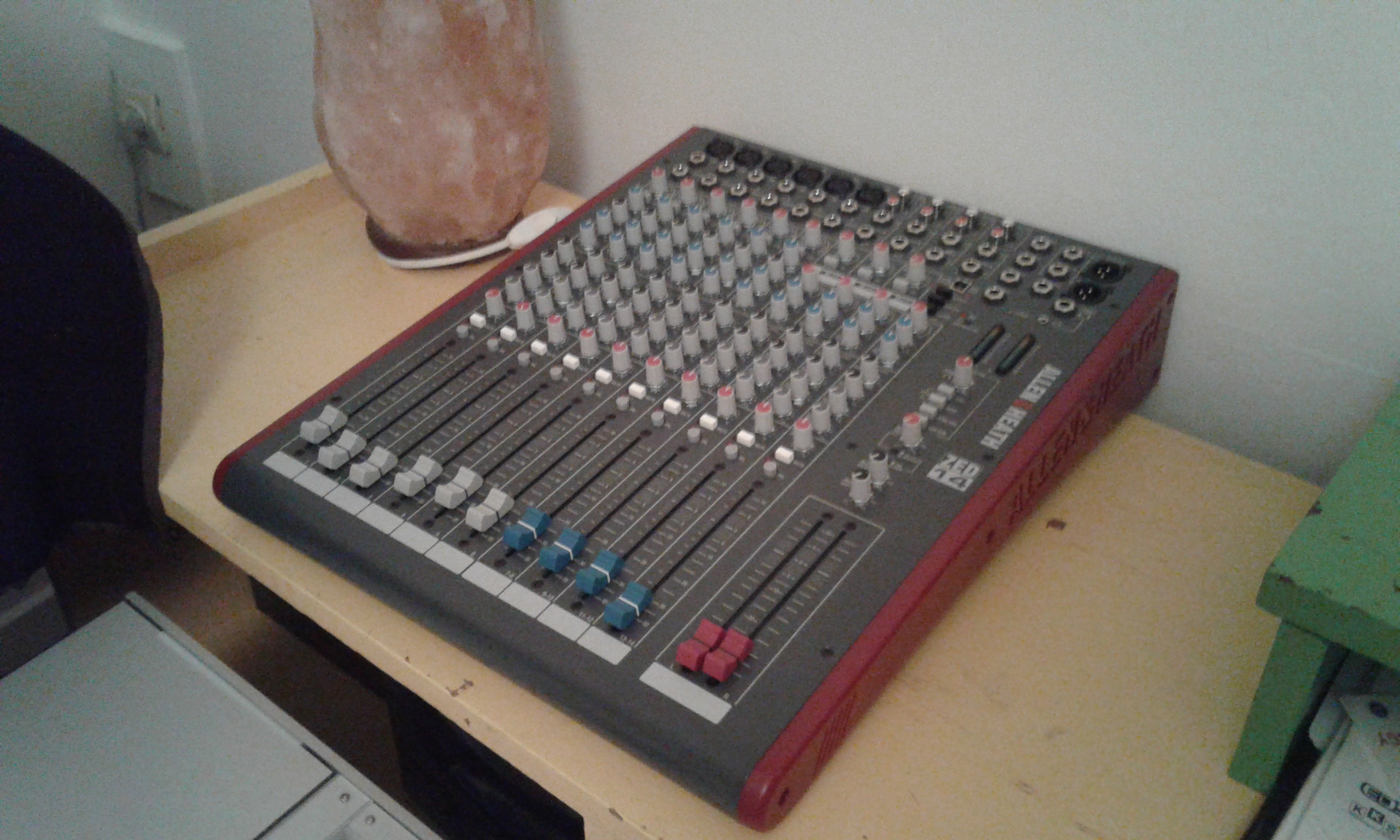 Allen & Heath ZED14 image (2000502) Audiofanzine