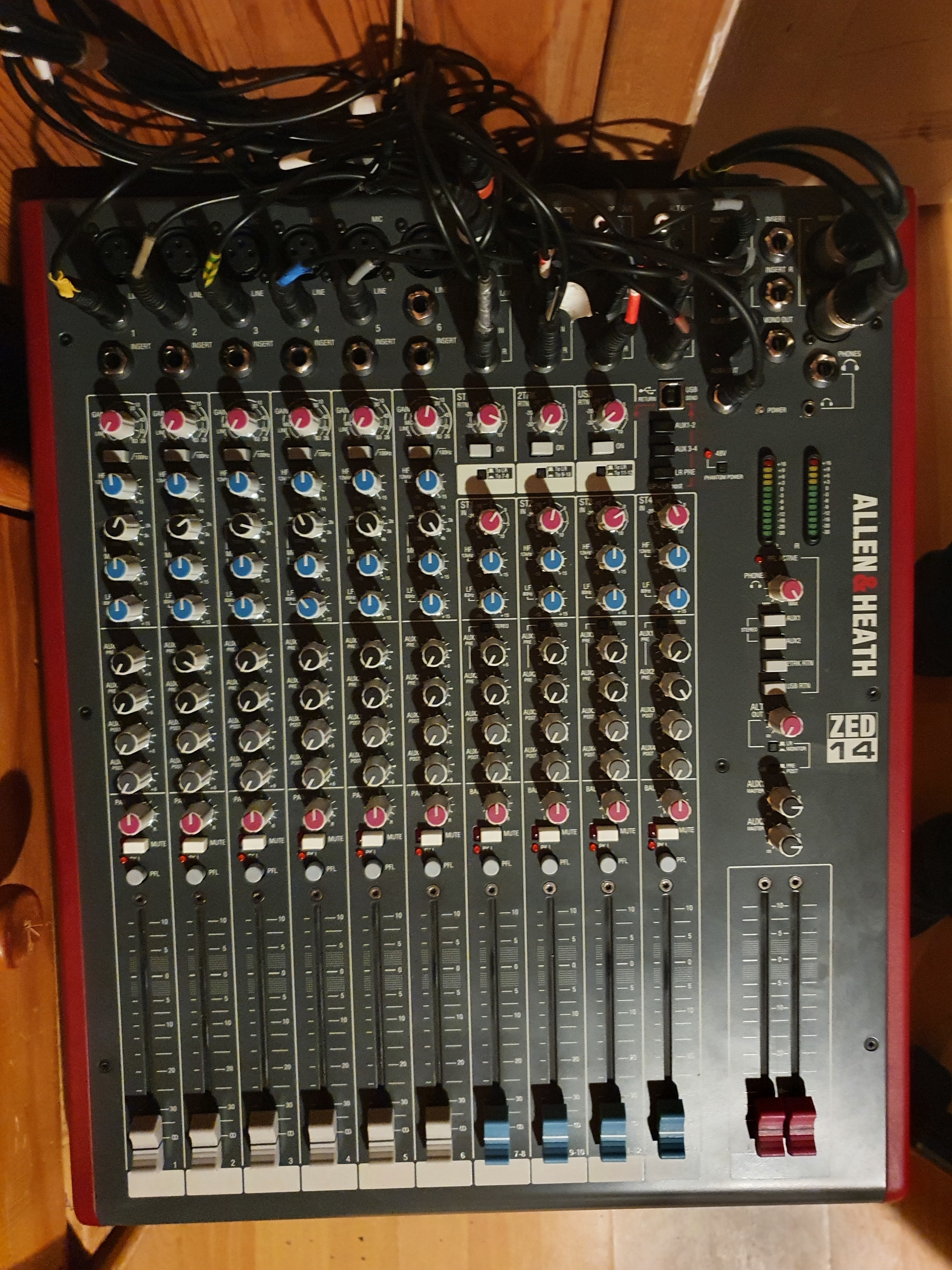 ZED14 Allen & Heath ZED14 Audiofanzine