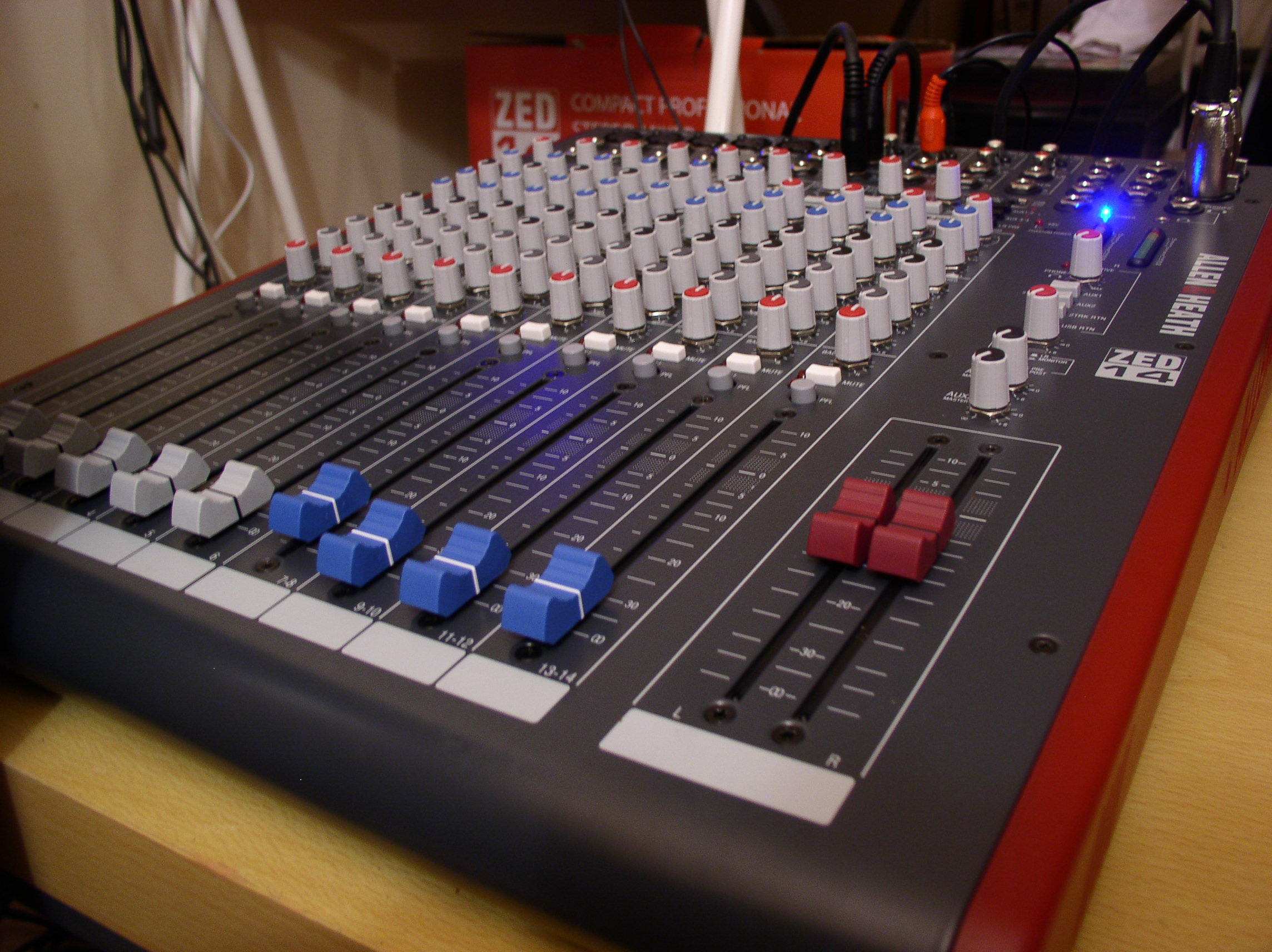 Allen & Heath ZED14 image (315789) Audiofanzine