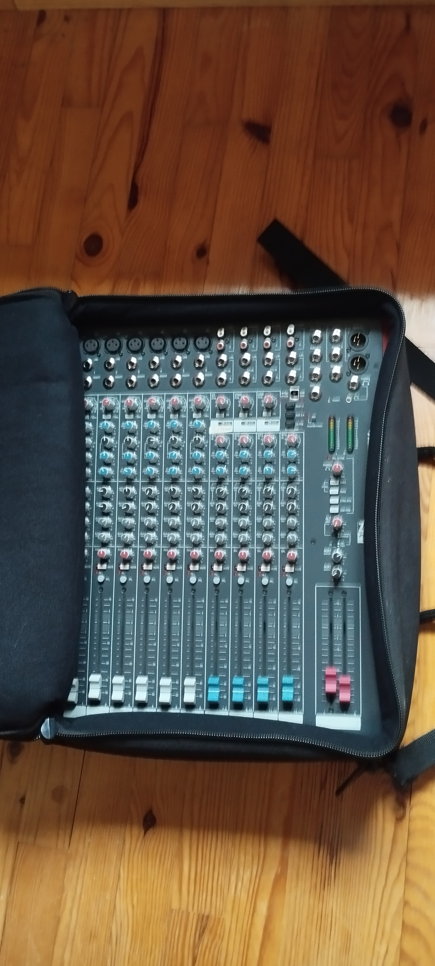CONSOLE DE MIXAGE ALLEN & HEATH ZED 14 (RhôneAlpes) Audiofanzine