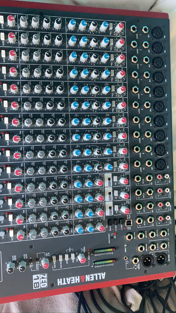 ZED18 Allen & Heath ZED18 Audiofanzine