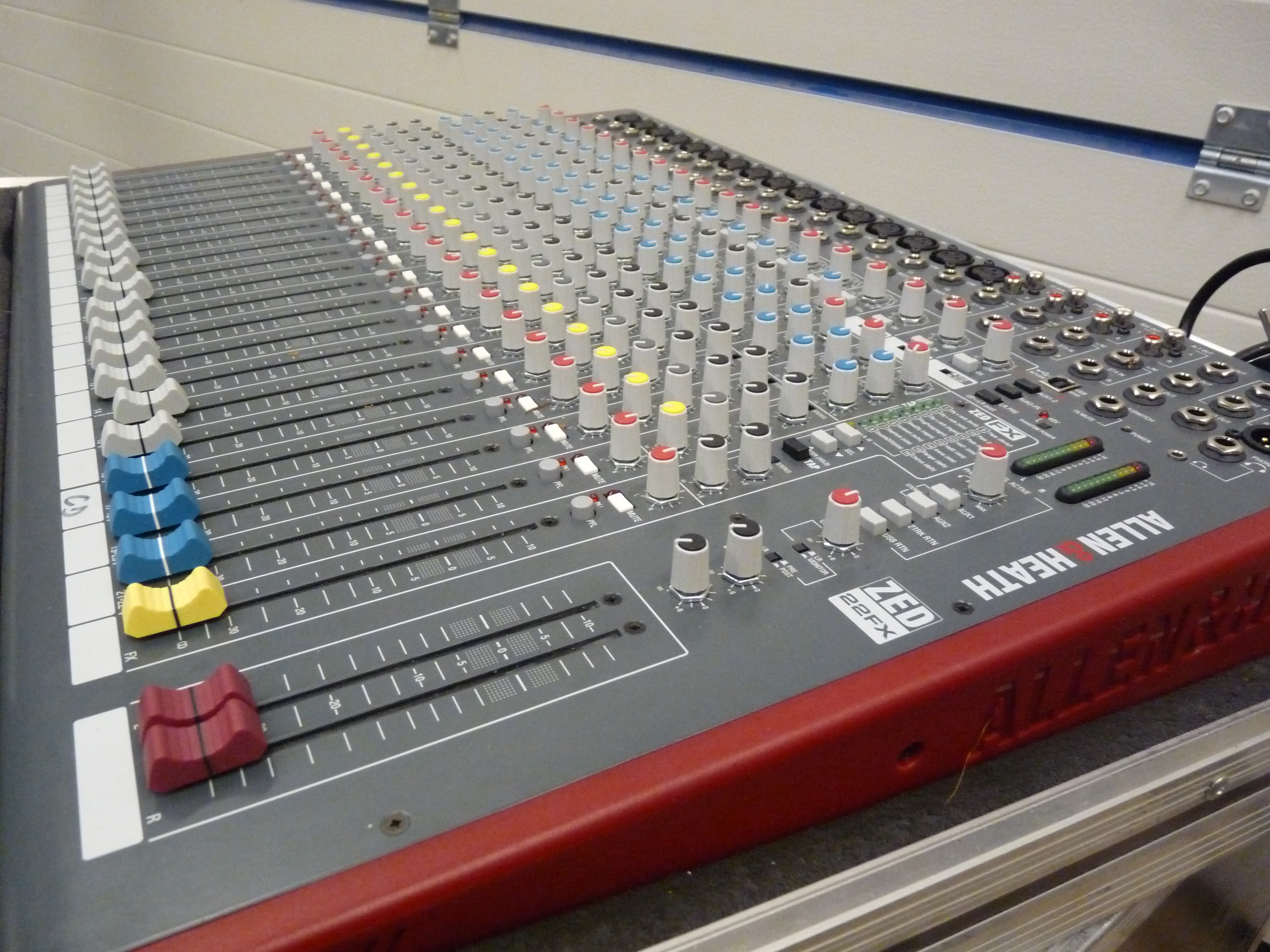 Allen & Heath ZED22FX image (582816) Audiofanzine