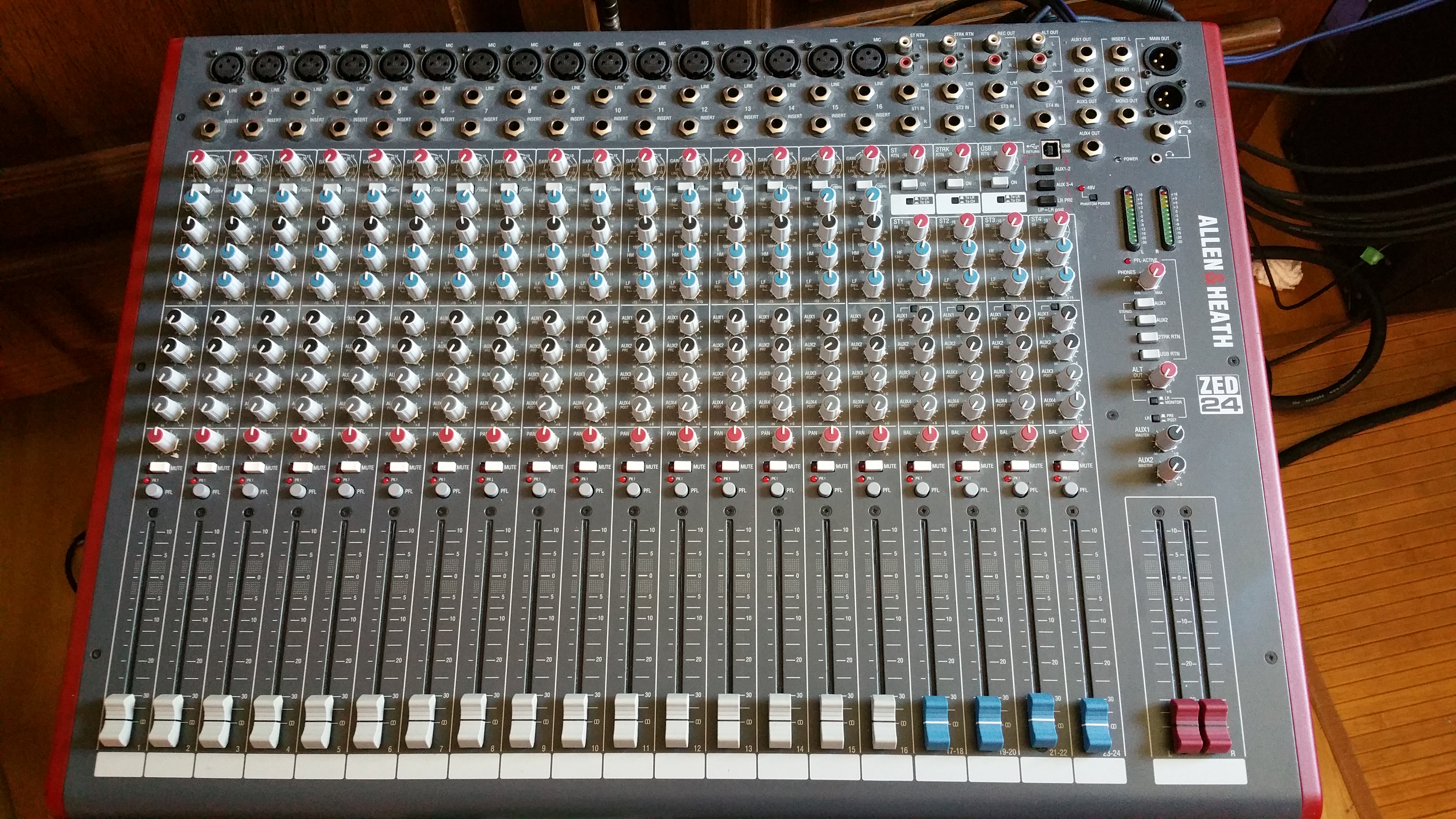 Allen & Heath ZED24 image (1468985) Audiofanzine