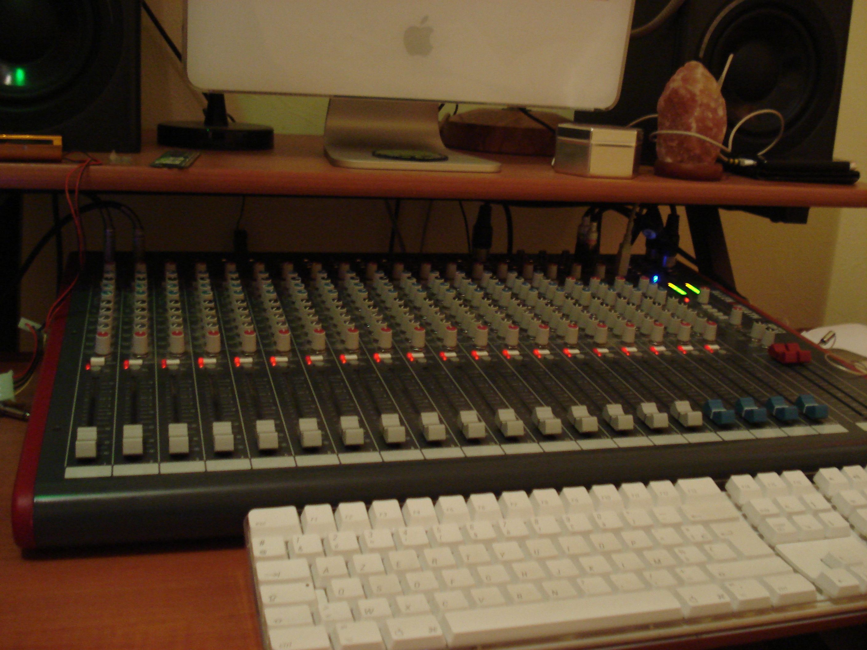 Allen & Heath ZED24 image (244918) Audiofanzine