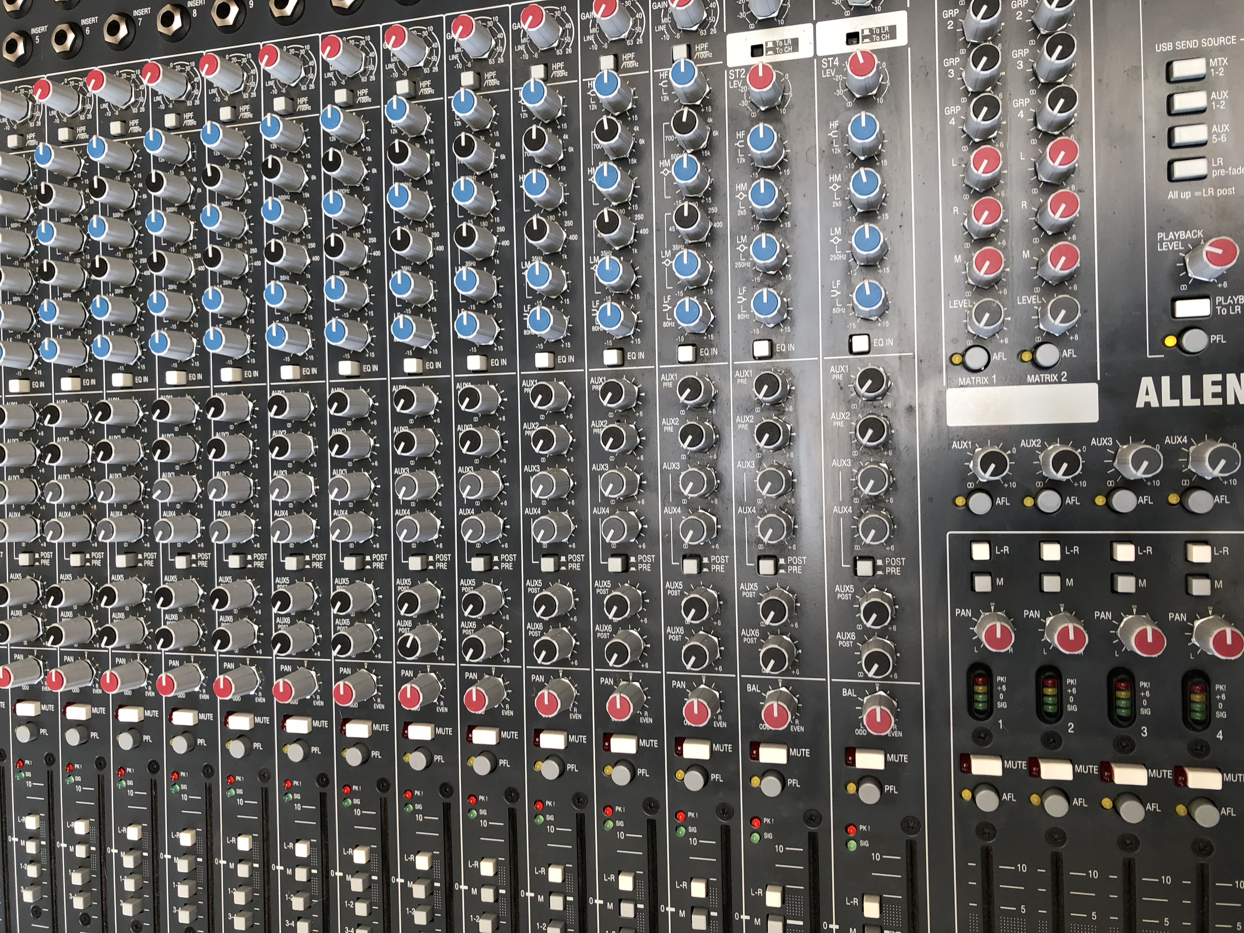 Photo Allen & Heath ZED-428 : IMG 0398.JPG (#2022289) - Audiofanzine