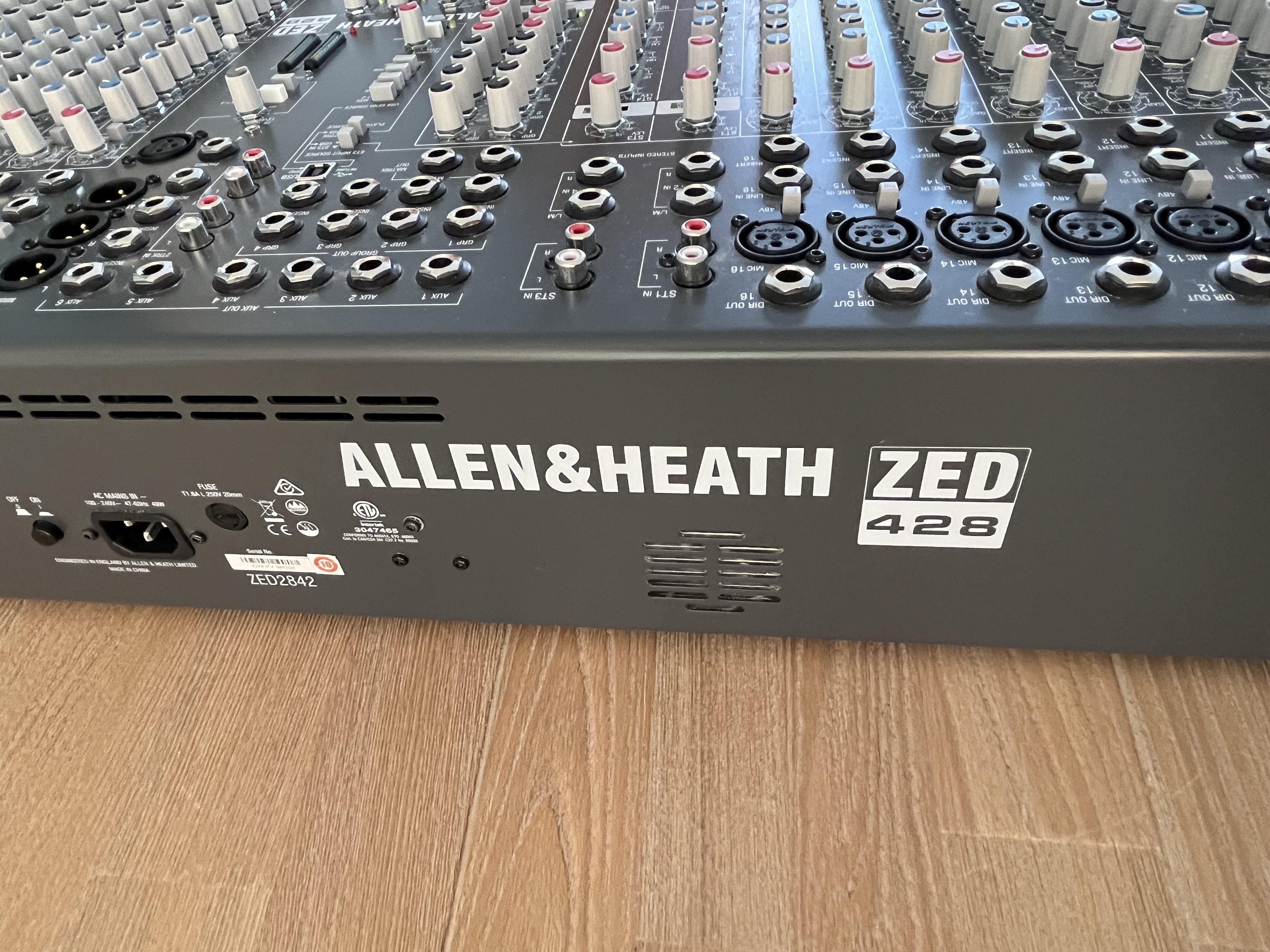 Allen & Heath ZED 428 console de mixage enregistrement/sono