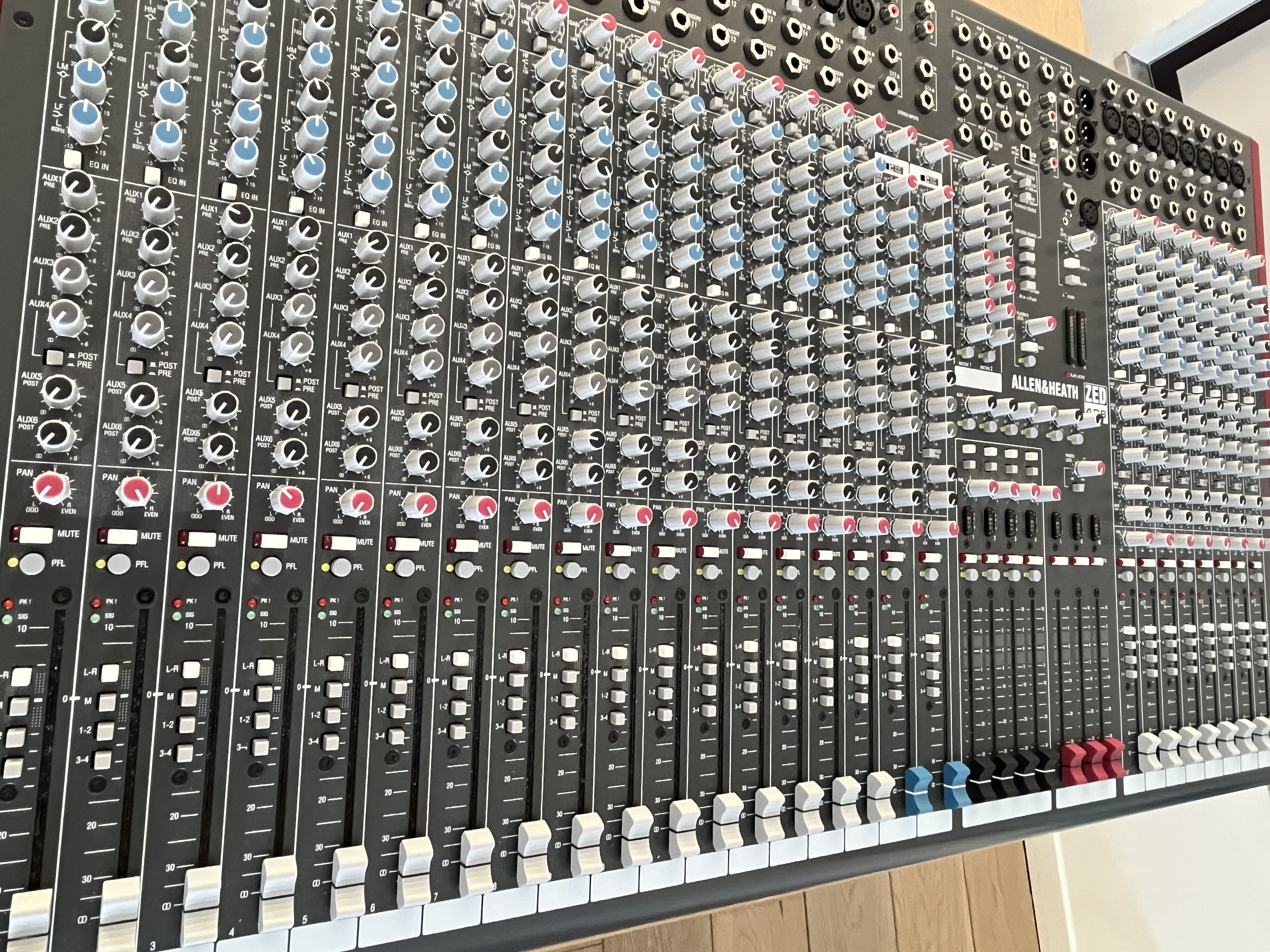 Allen & Heath ZED 428 console de mixage enregistrement/sono