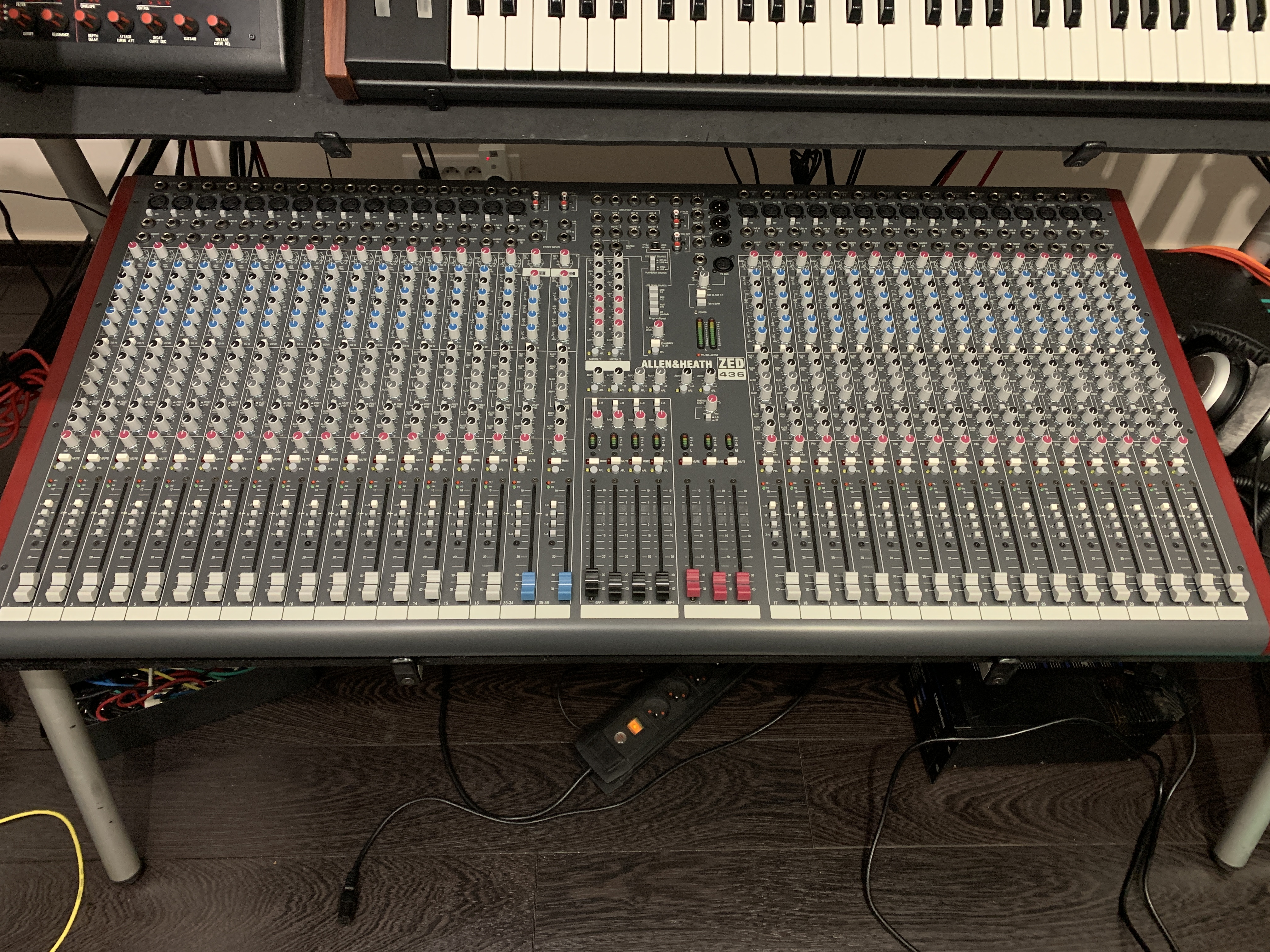 ZED436 Allen & Heath ZED436 Audiofanzine