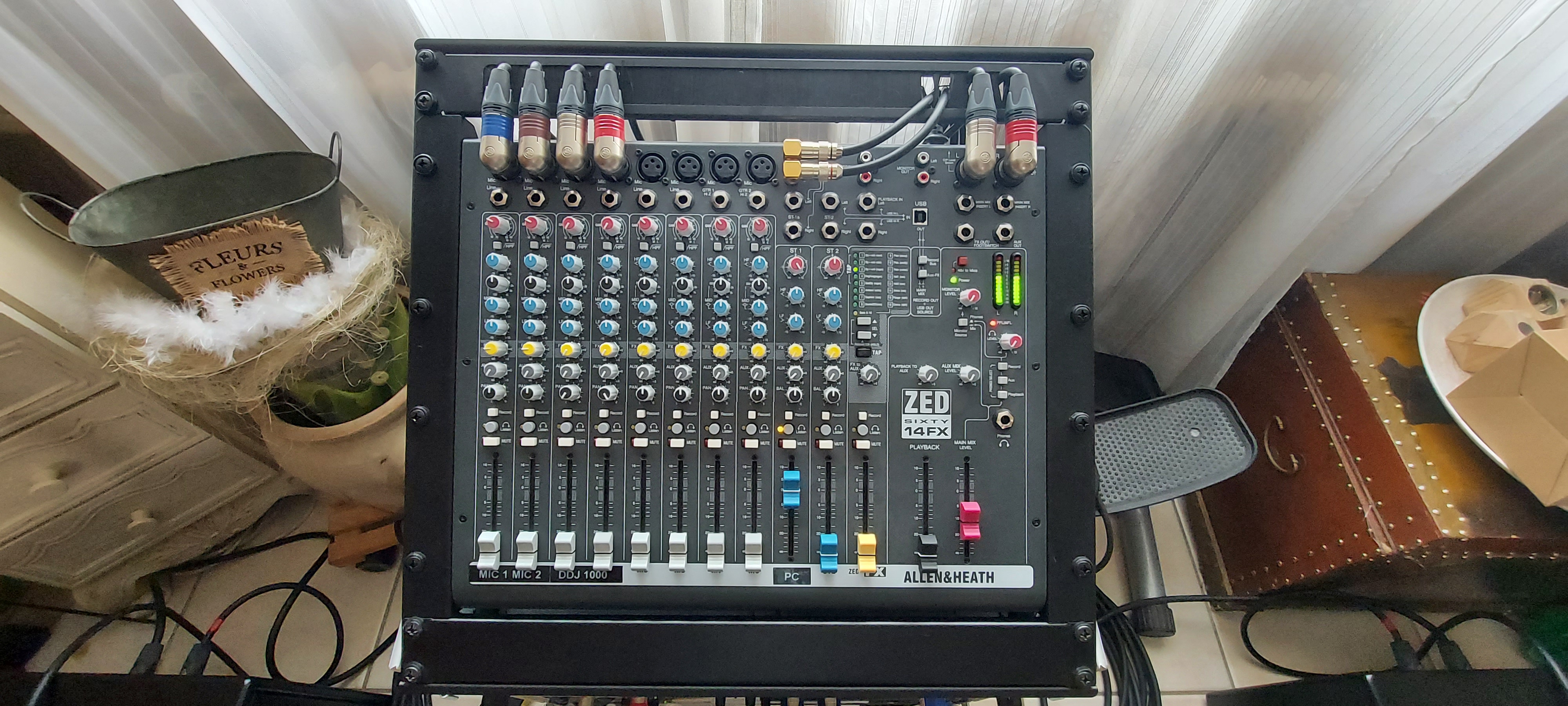 Allen ＆amp; Heath ZED60-14FX ・ Console analogique 大阪直売