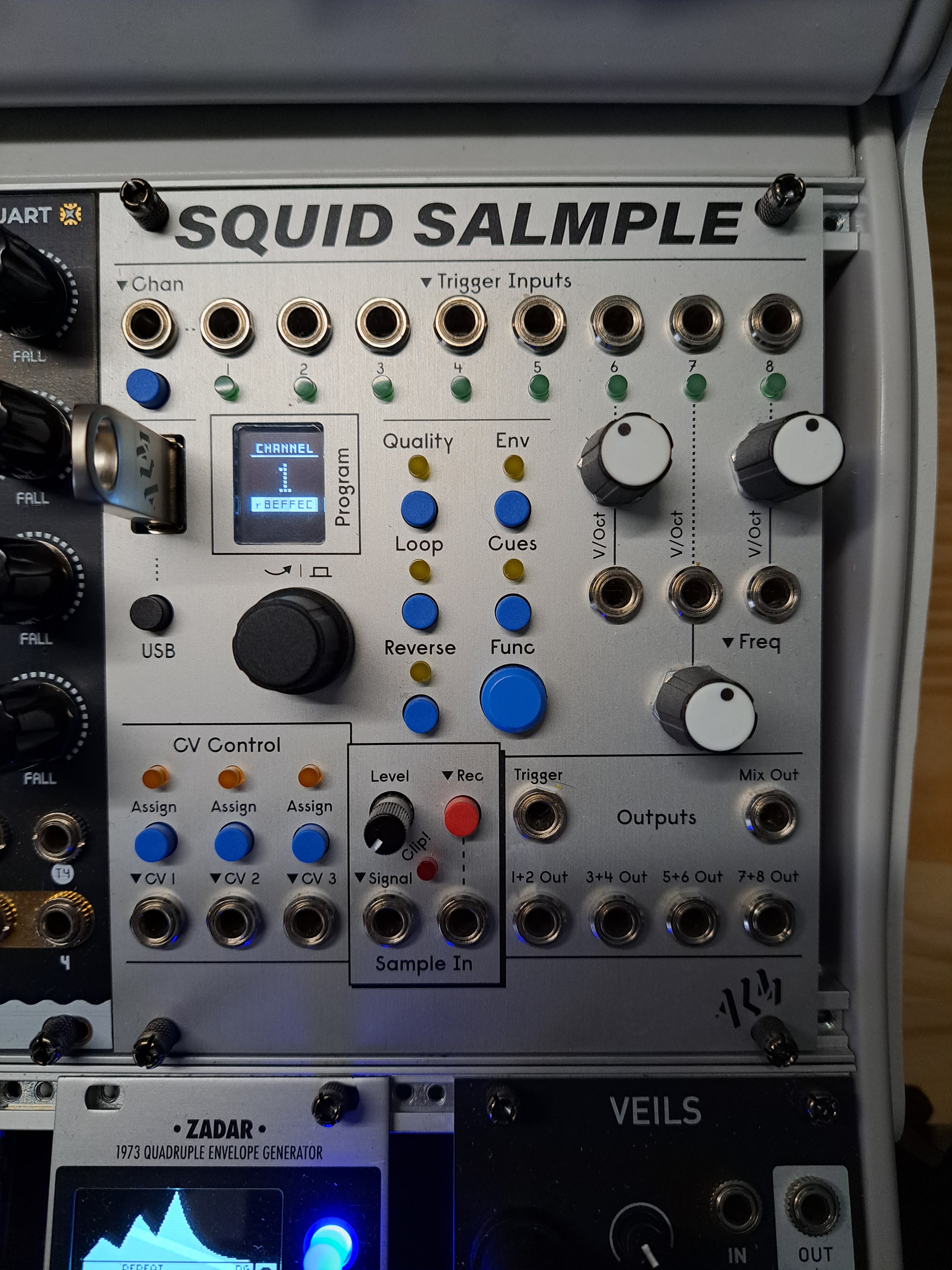 ALM022: Squid Salmpler ALM Busy Circuit - Audiofanzine