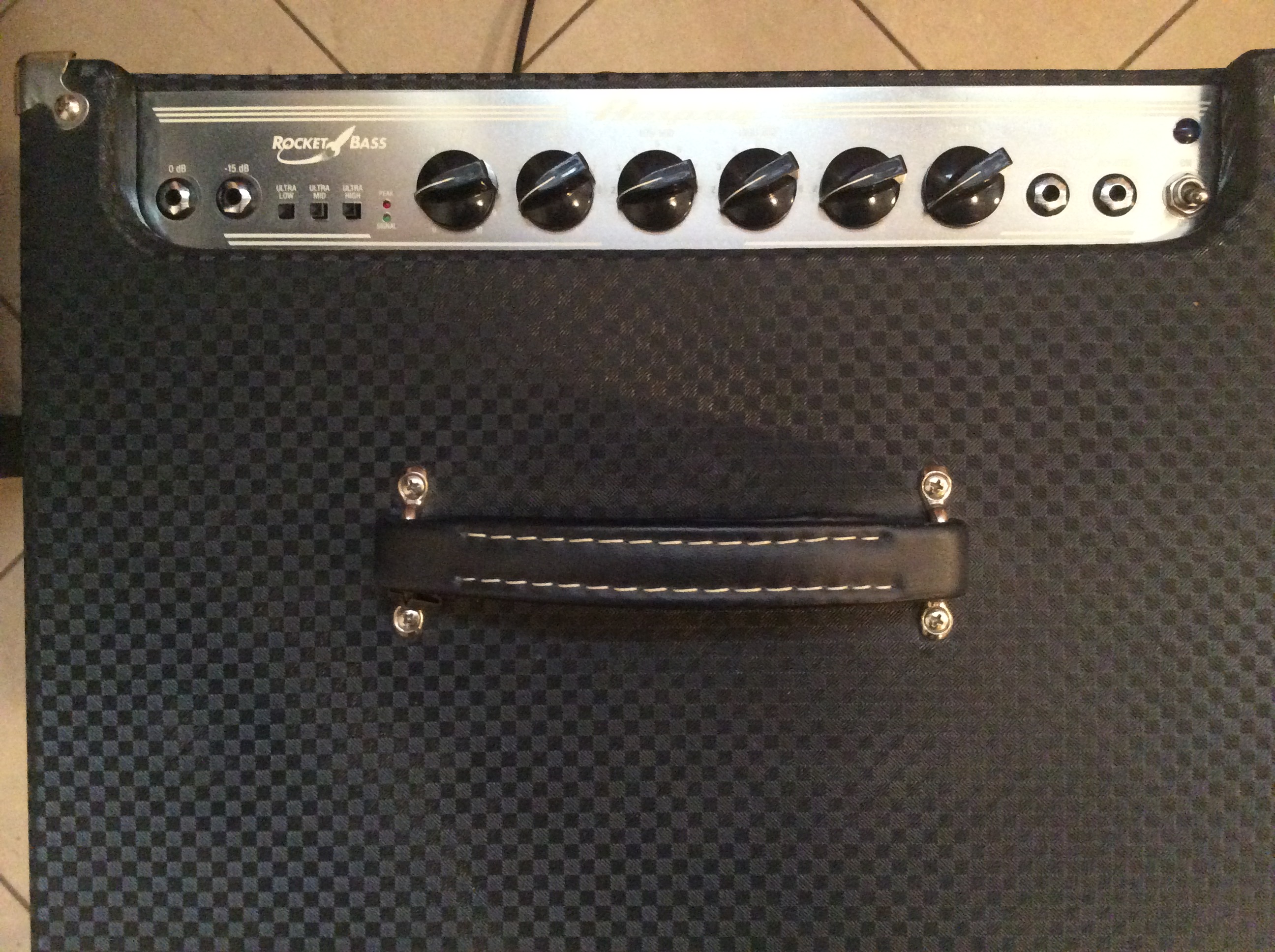 Ampeg B-100R Image (#2009764) - Audiofanzine