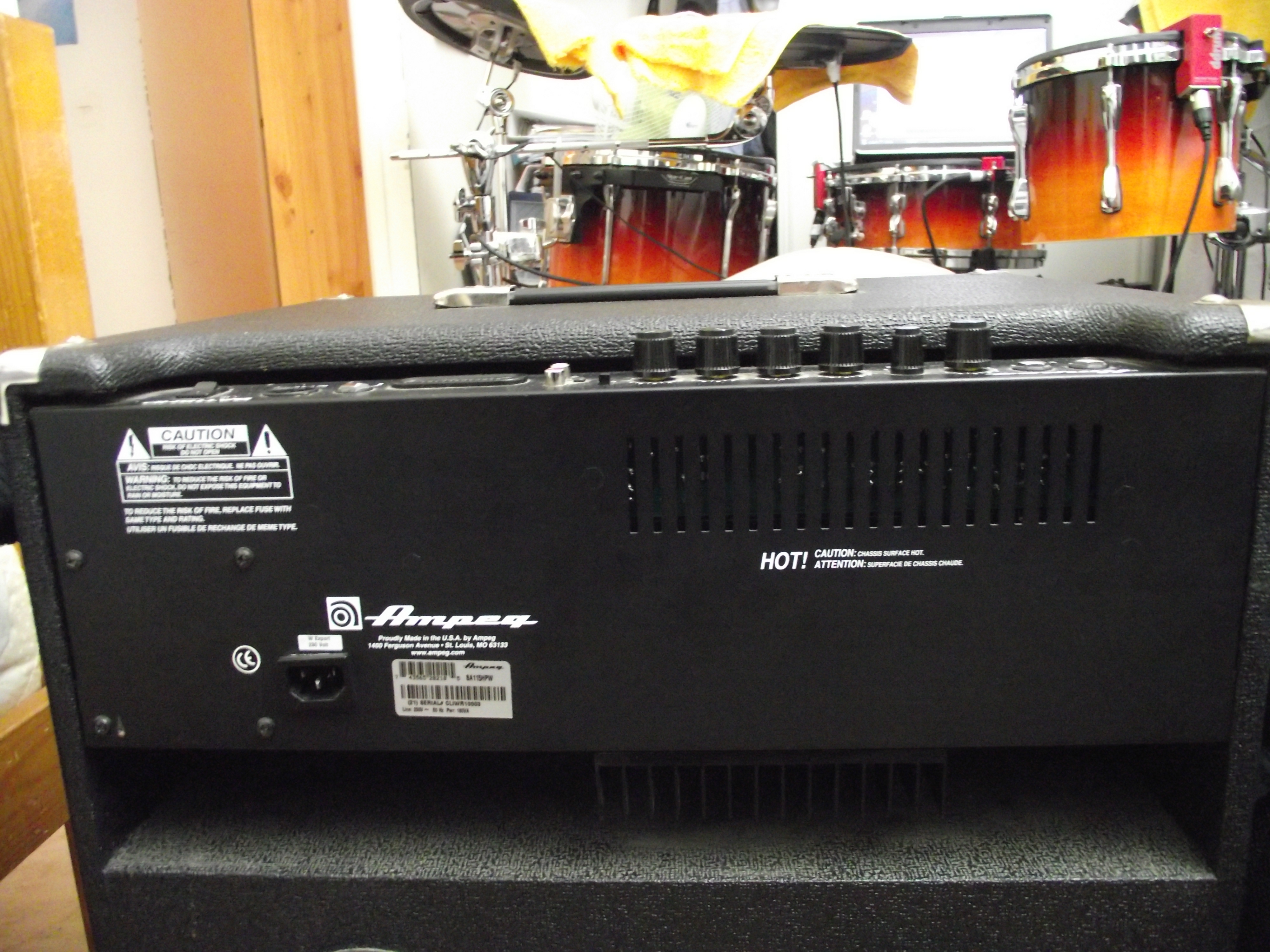 Photo Ampeg BA115 Ampeg BA115 (65720) (271893) Audiofanzine