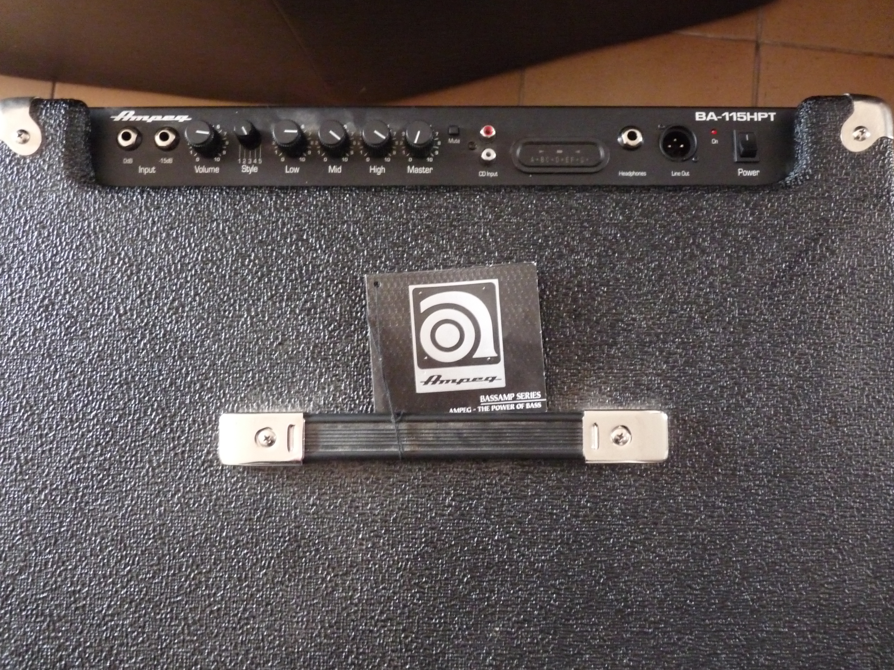 Photo Ampeg BA115HPT Ampeg BA115HPT (89997) (561426) Audiofanzine