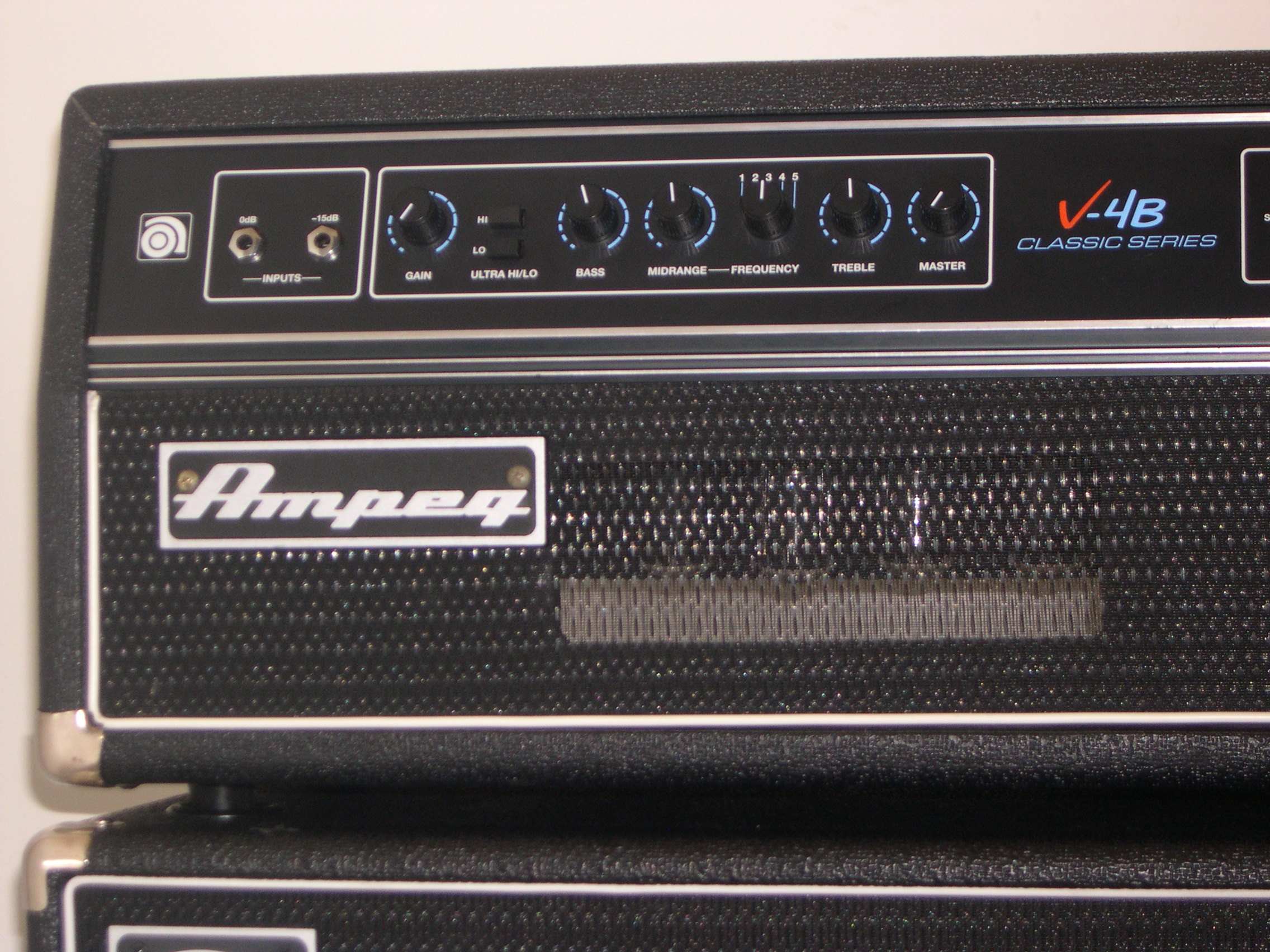 Ampeg V-4B Image (#344371) - Audiofanzine