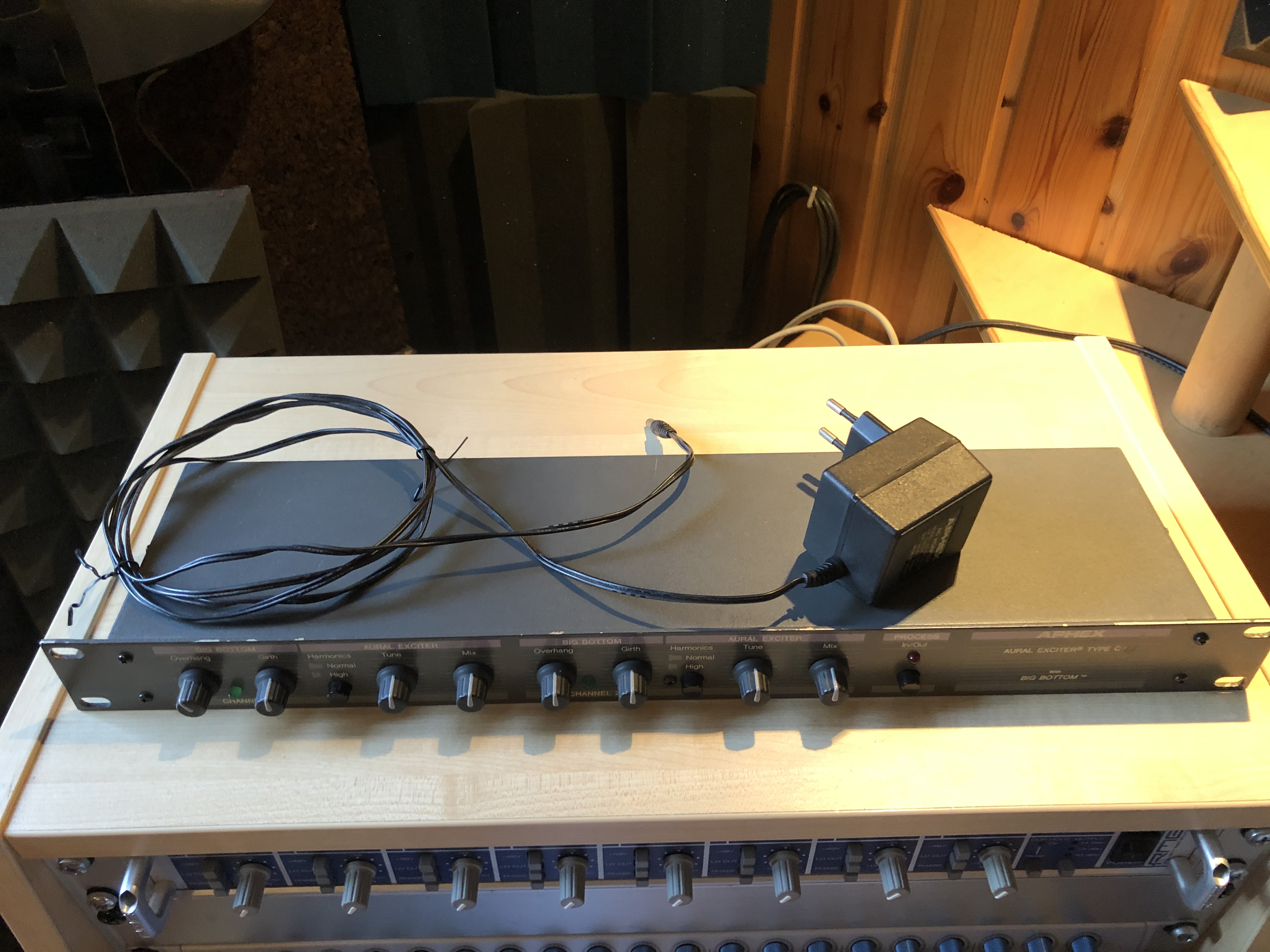 104 Aural Exciter Type C2 Aphex 104 Aural Exciter Type C2 Audiofanzine