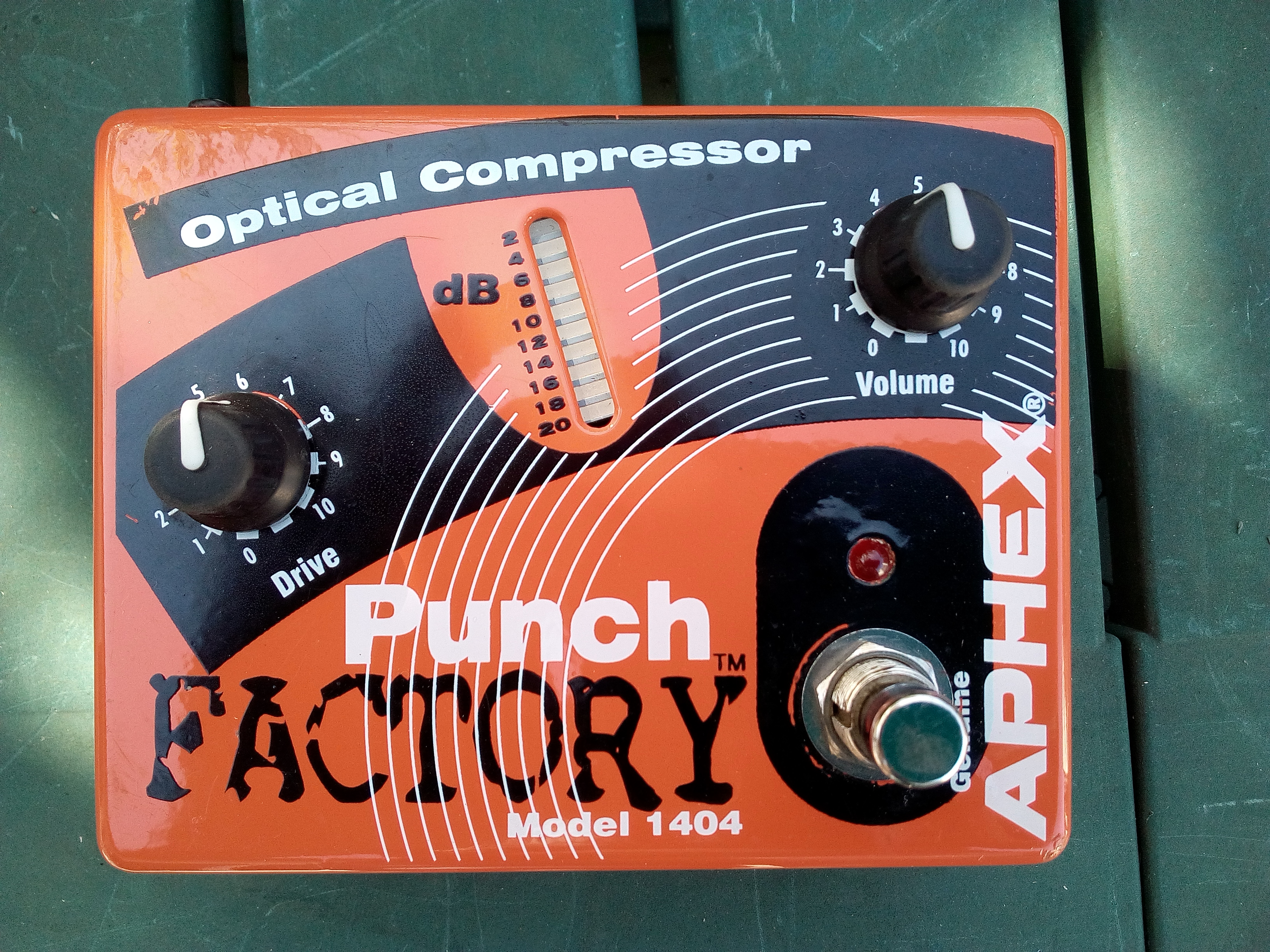 1404 PUNCH FACTORY - Aphex 1404 punch factory - Audiofanzine